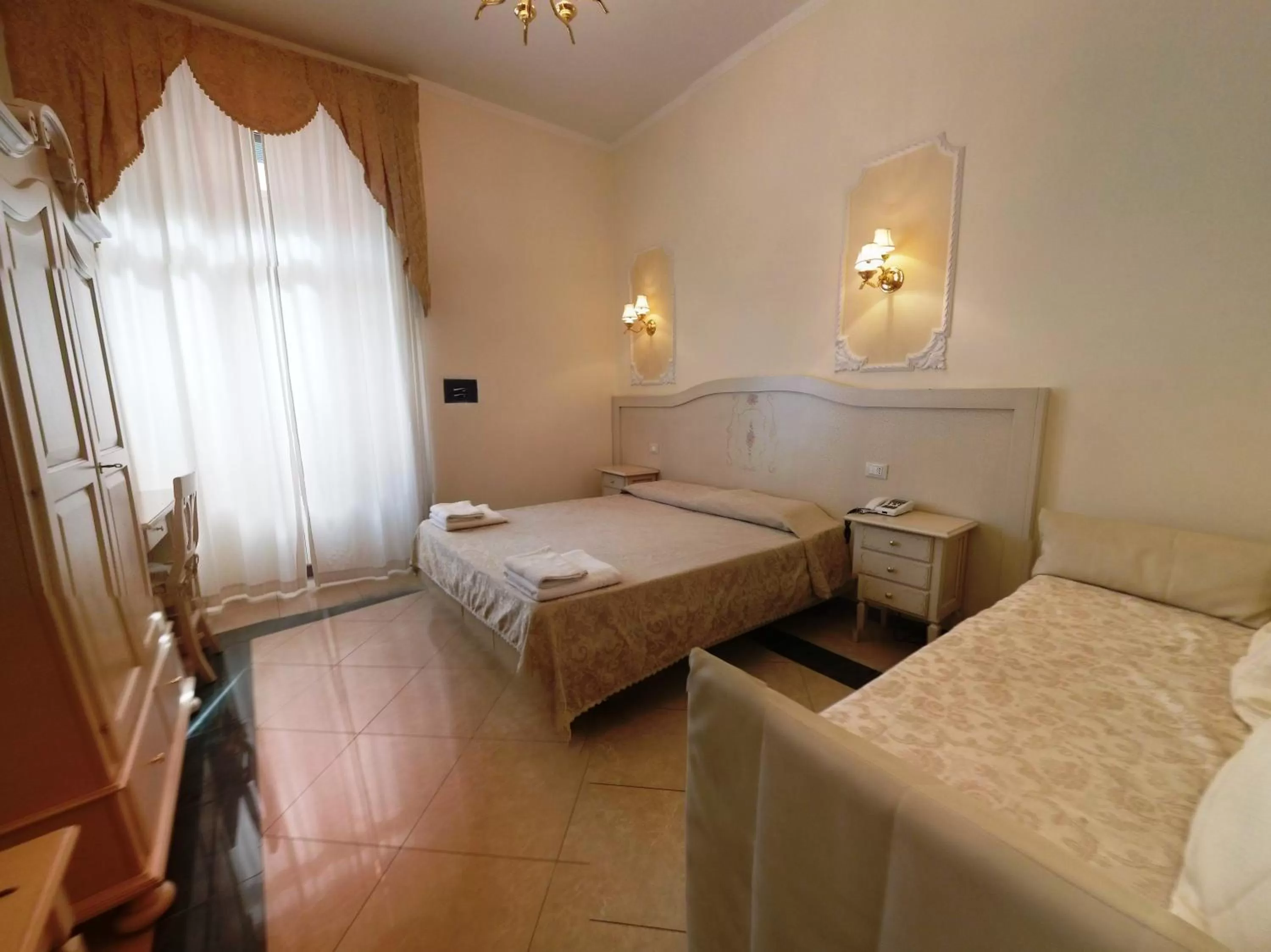 Bed in Cambridge Hotel