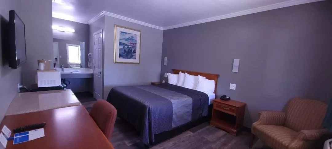 Bed in Sycamore Inn Chico University Area