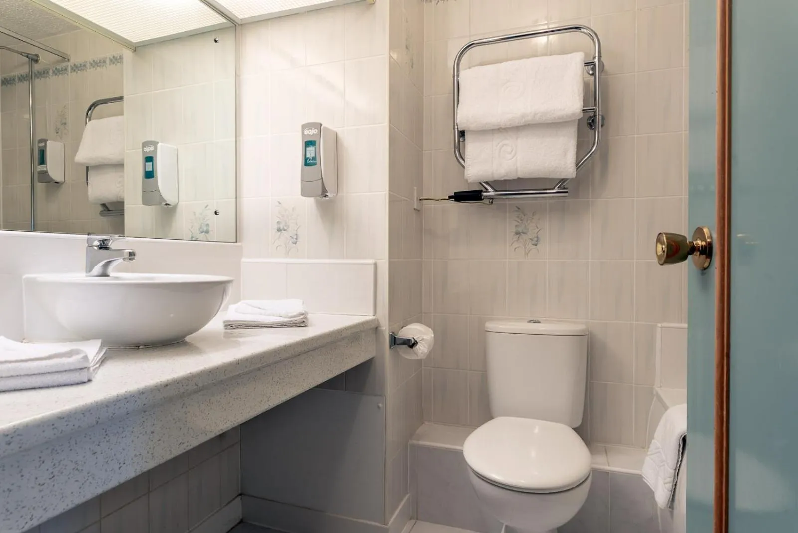 Bathroom in Passage House Hotel
