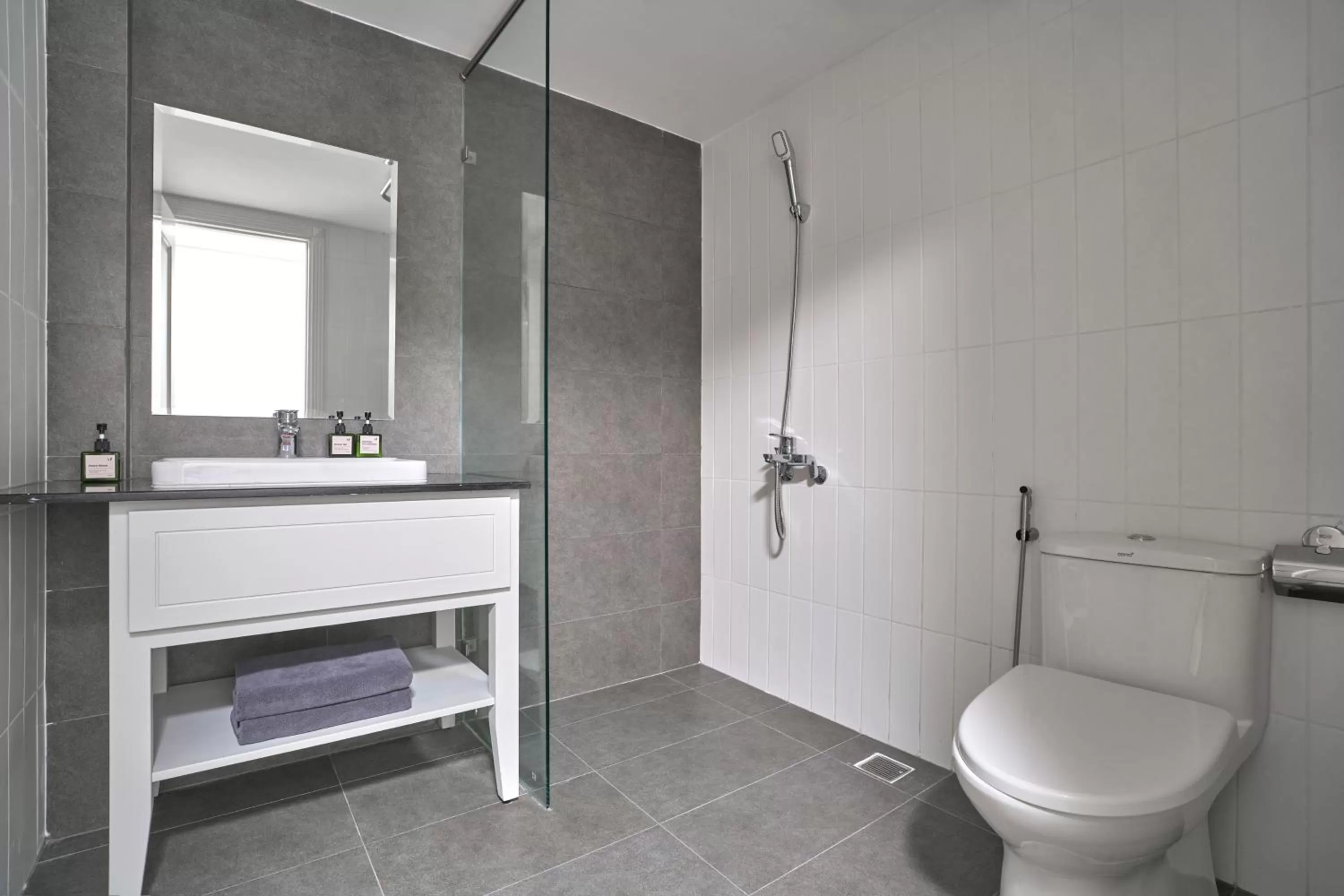 Shower in M Village Living Cửu Long