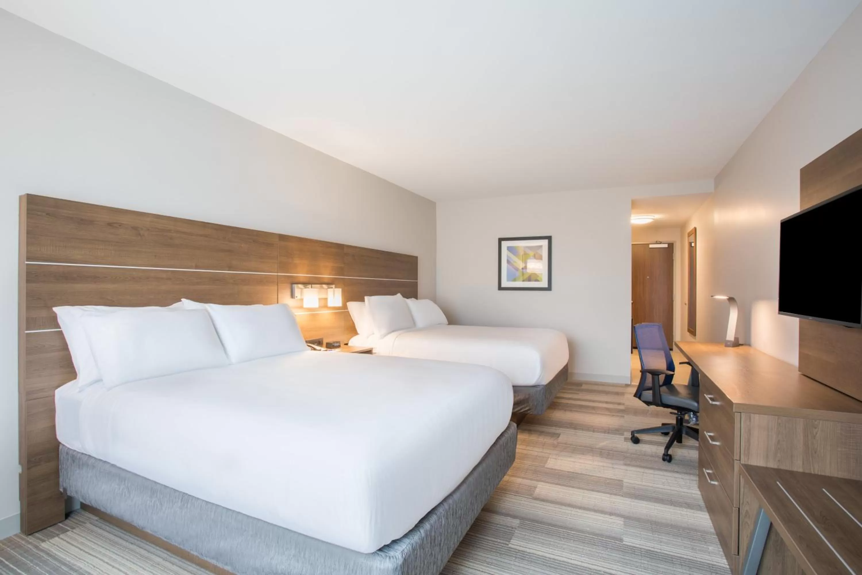 Photo of the whole room, Bed in Holiday Inn Express & Suites Owings Mills-Baltimore Area by IHG