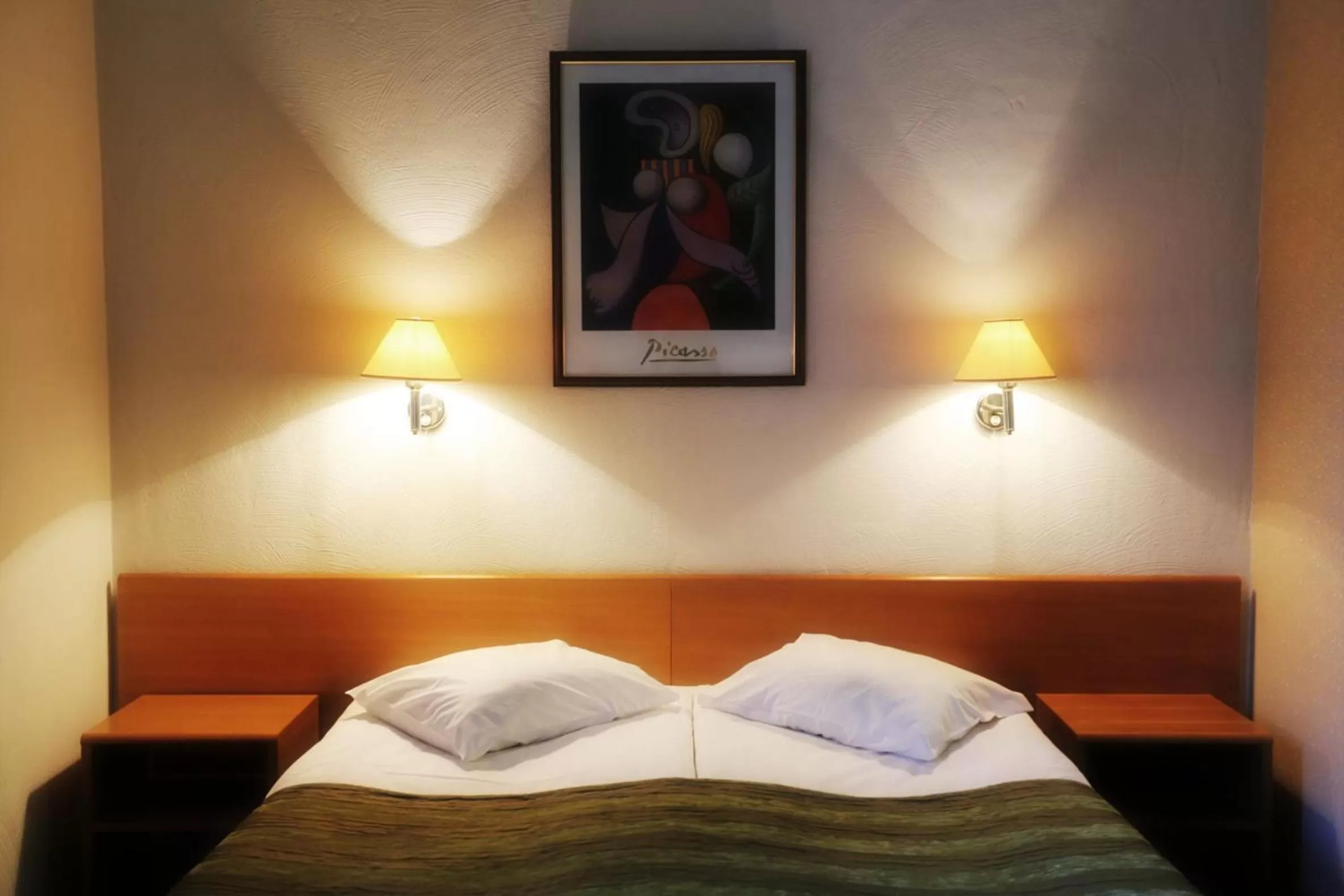 Bed in Barclay Hotel