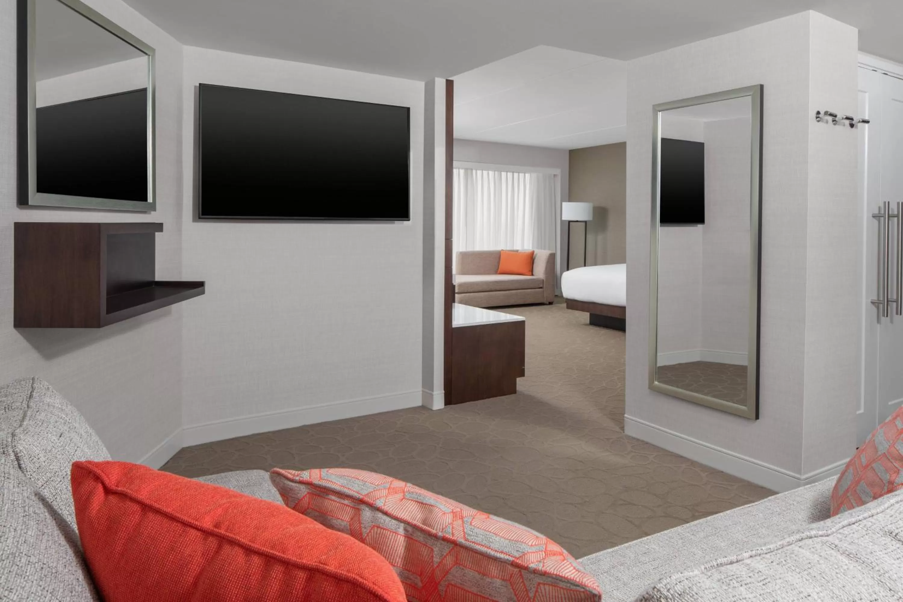 Living room, Bed in Delta Hotels by Marriott Philadelphia Airport