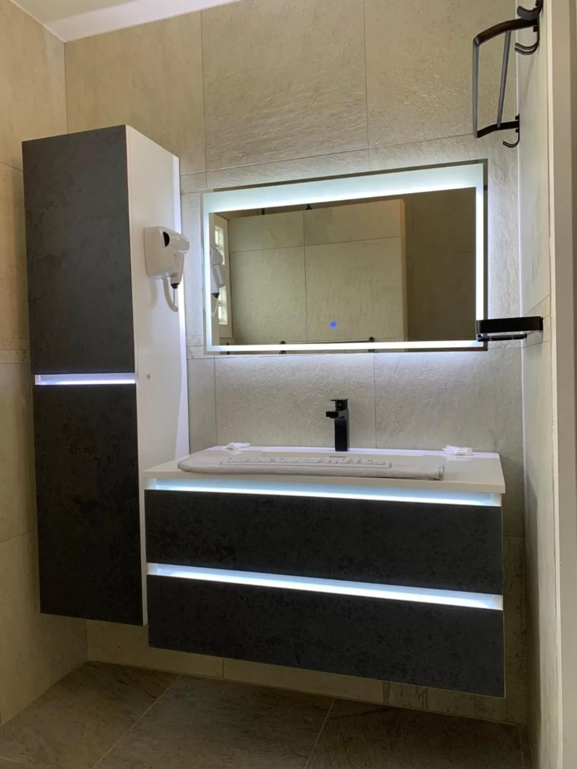 Shower in Karaibes Residence