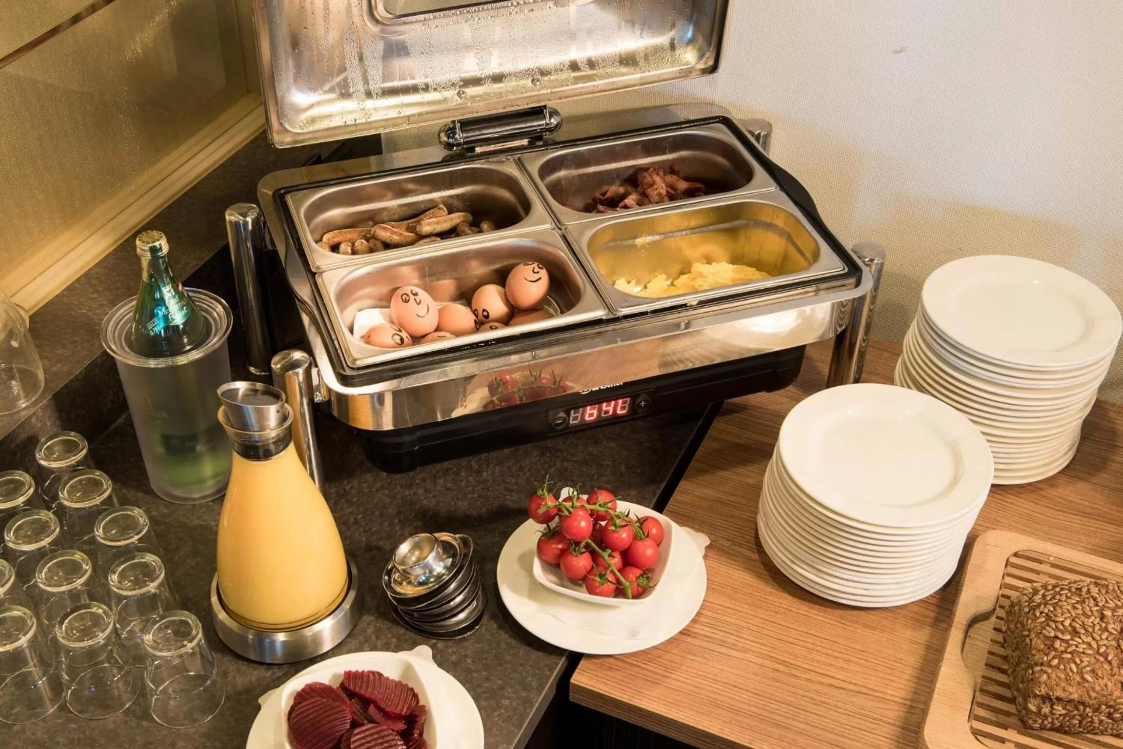 Buffet breakfast, Food in Hotel am Markt