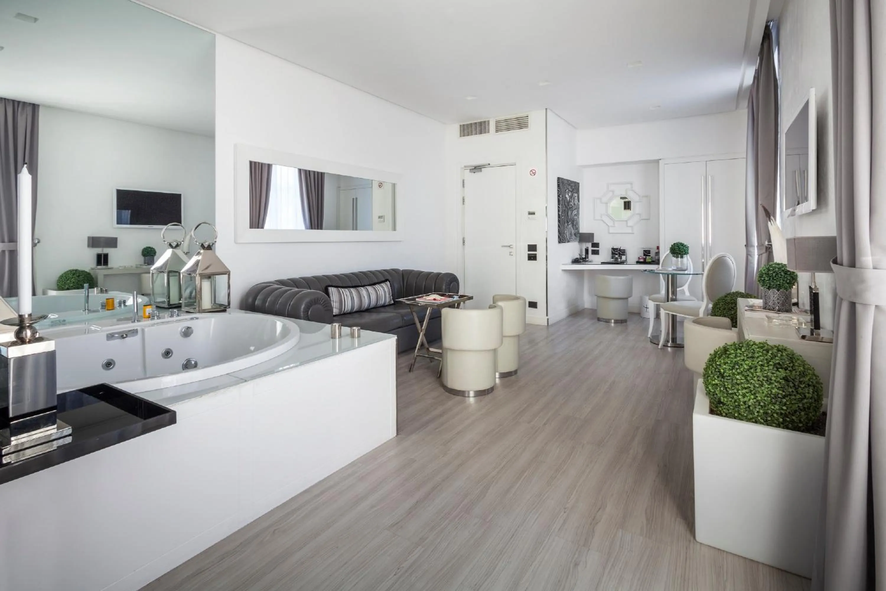 Living room, Bed in LHP Hotel Santa Margherita Palace & SPA