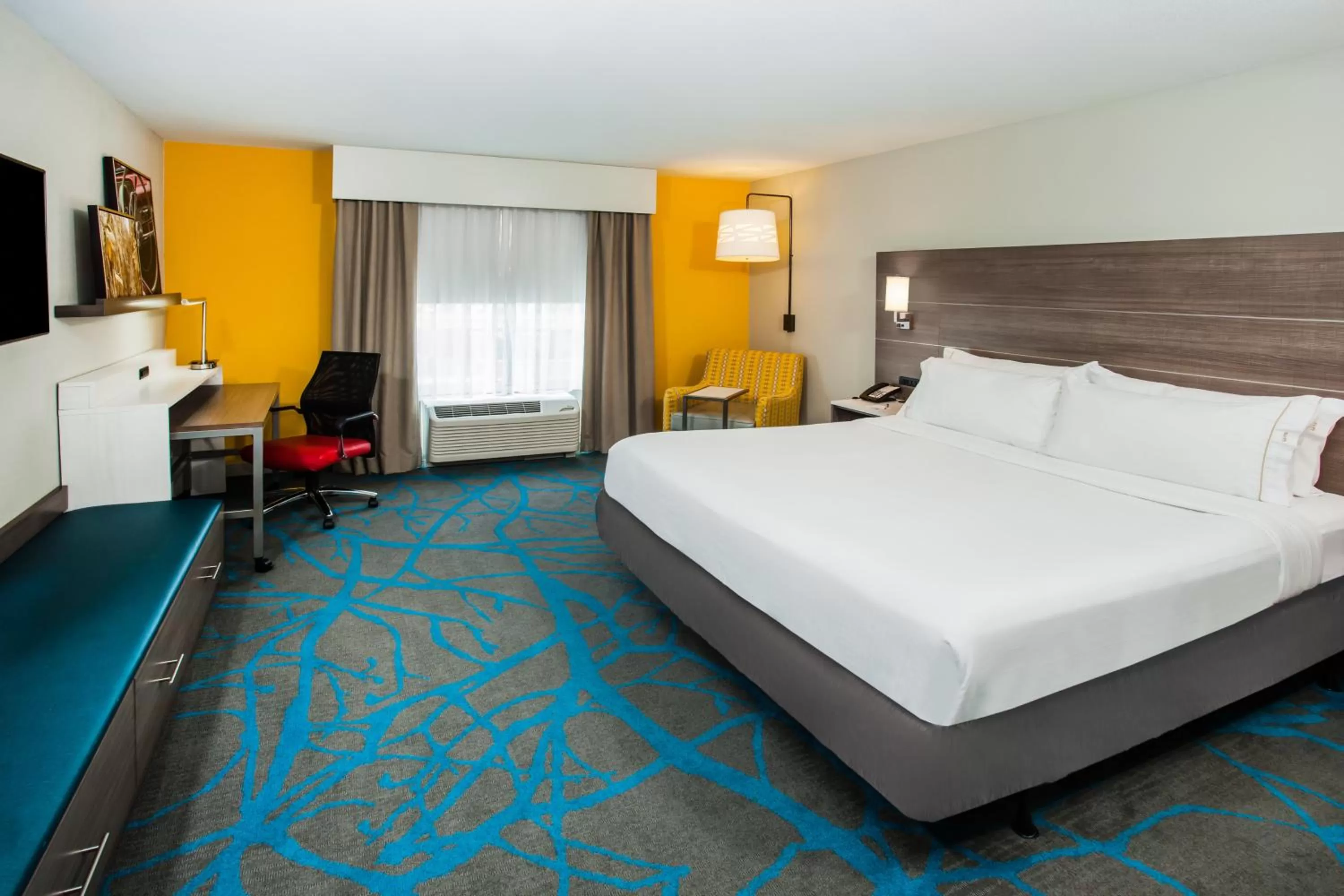 Photo of the whole room, Bed in Holiday Inn Express & Suites Litchfield by IHG