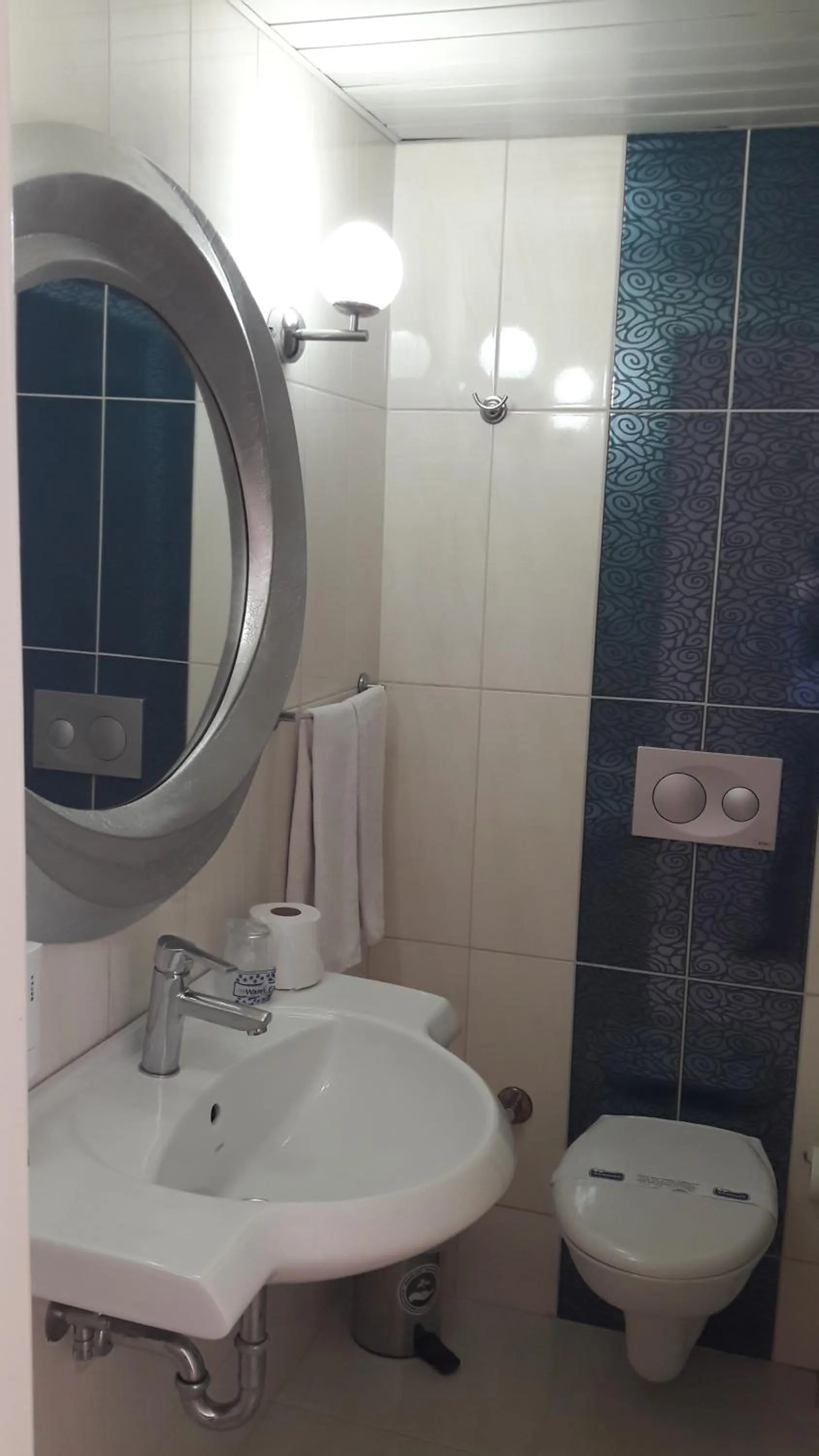 Toilet in Cender Hotel