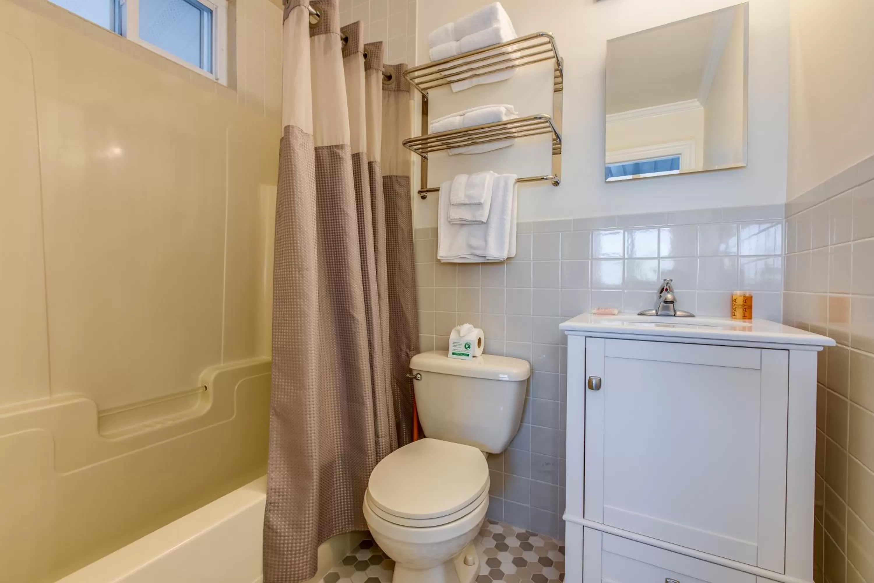 Colonial Shores Resort