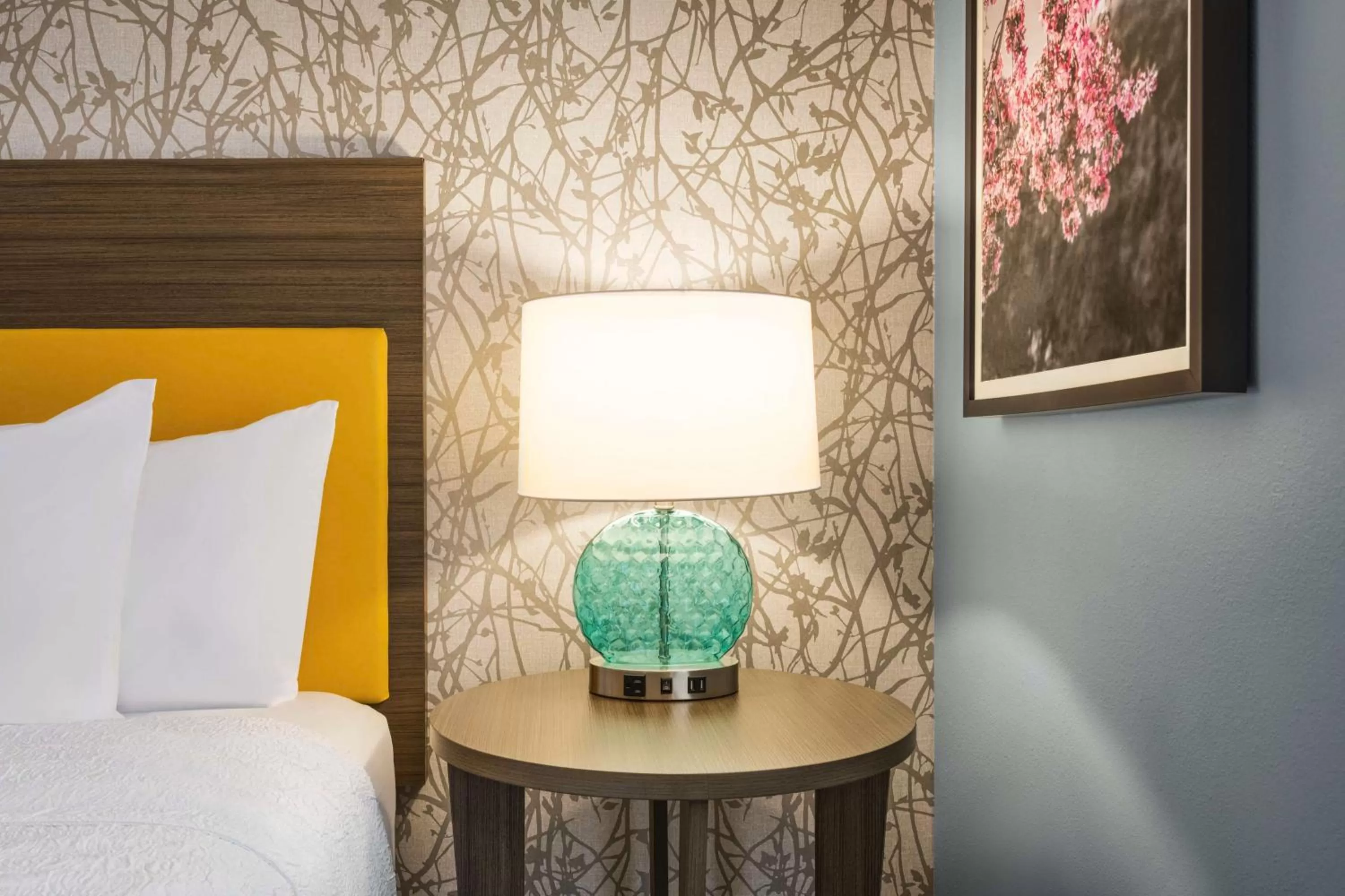 Bed in Home2 Suites By Hilton Colorado Springs I-25 Central