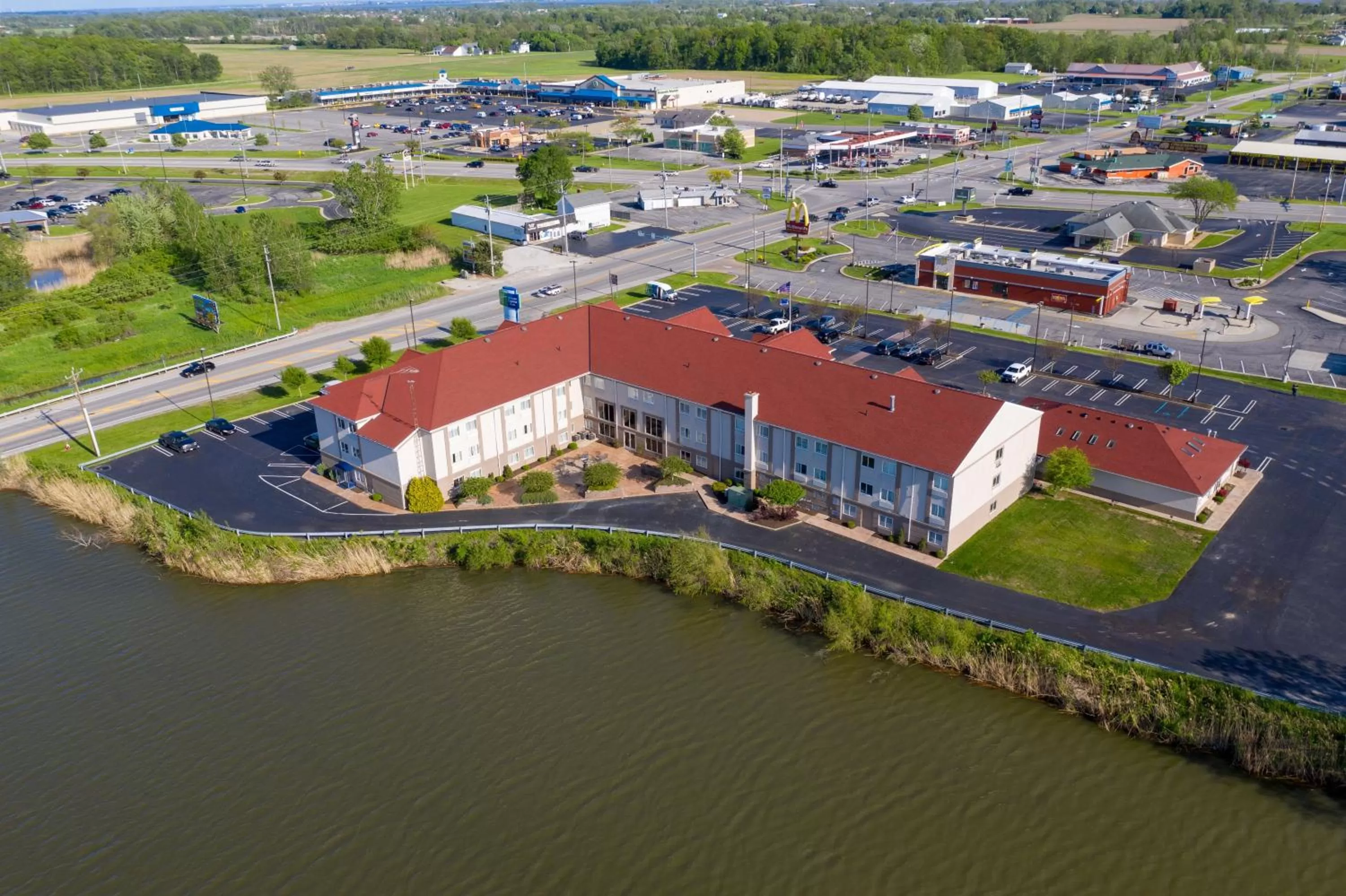Property building in Holiday Inn Express Hotel & Suites Port Clinton-Catawba Island by IHG