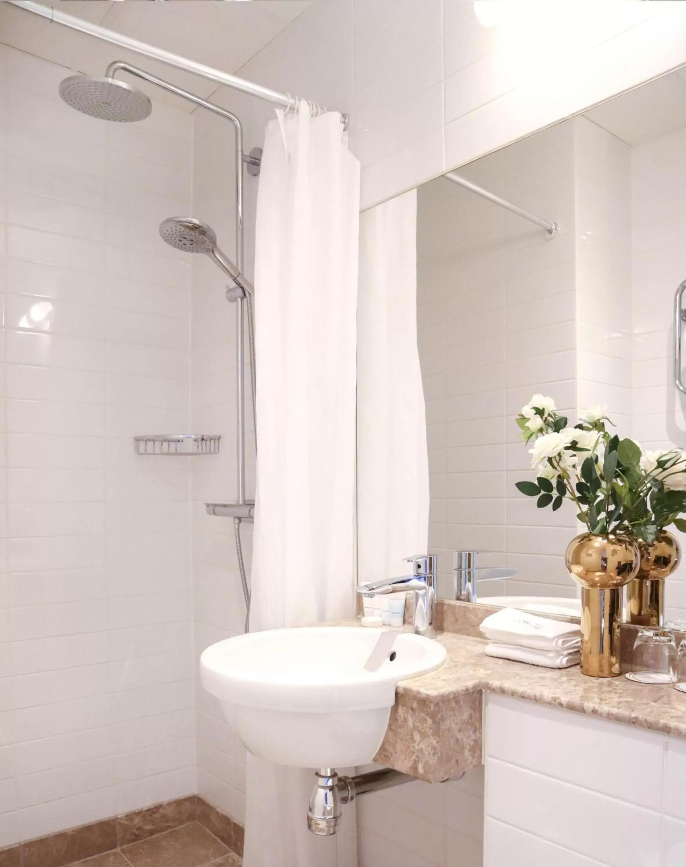 Superior Triple Room in Brommavik Hotel Superior Triple Room in Brommavik Hotel