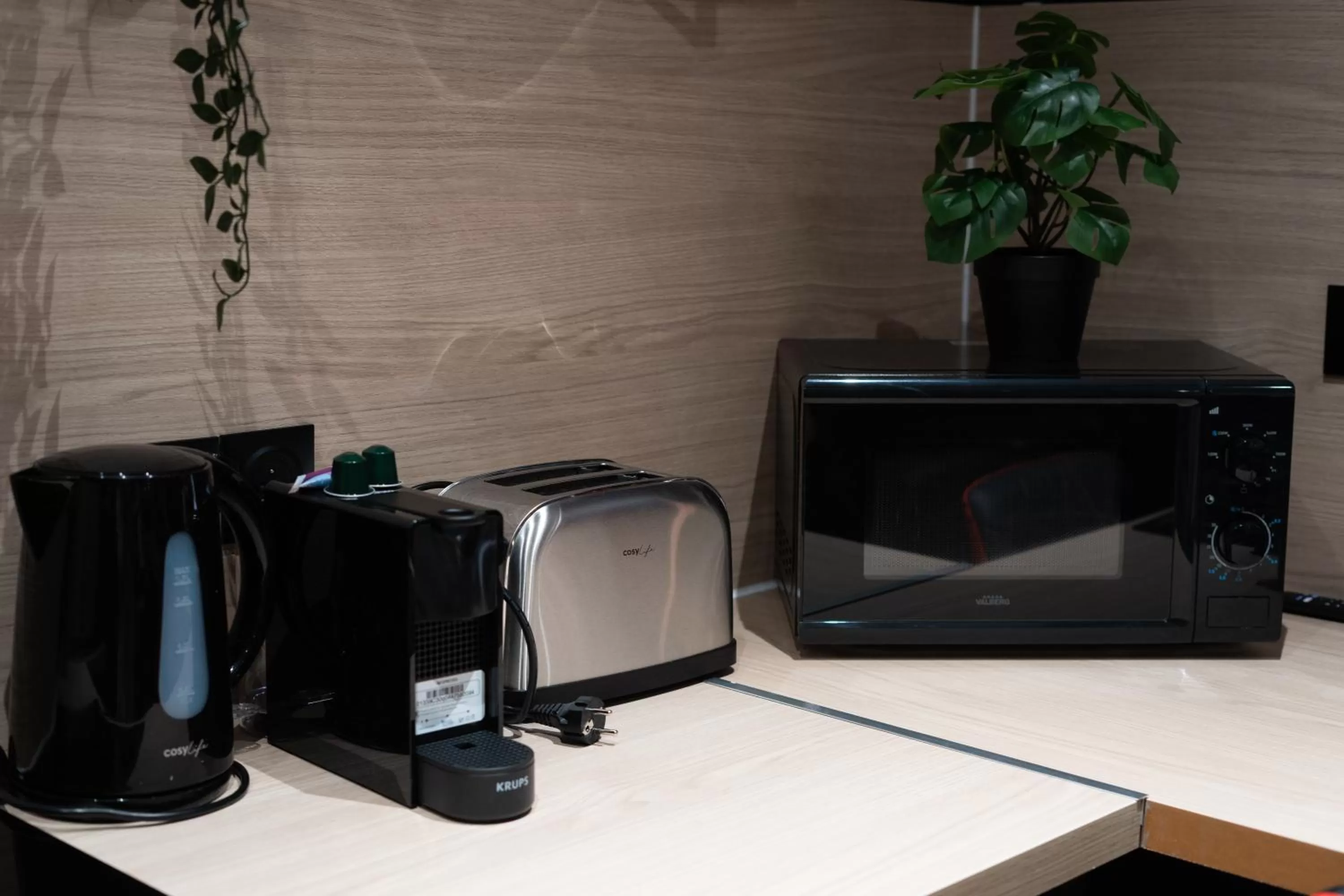 Coffee/tea facilities in Capsule Secret - Jacuzzi - Netflix & Home cinéma - Jeux de couple - Barre de pole dance