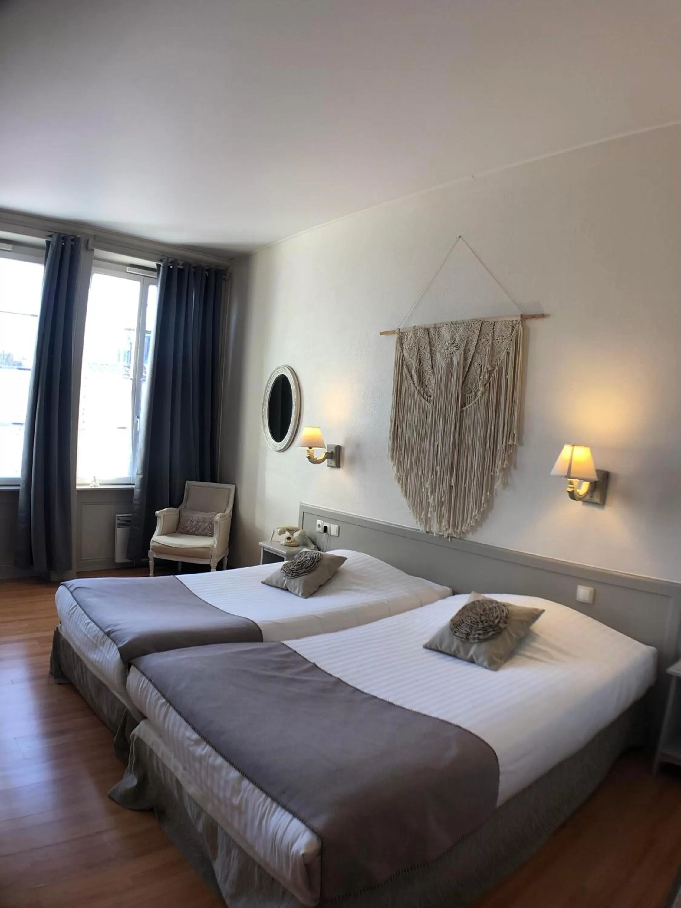 Bed in The Originals Boutique, Hôtel de la Balance, Montbéliard