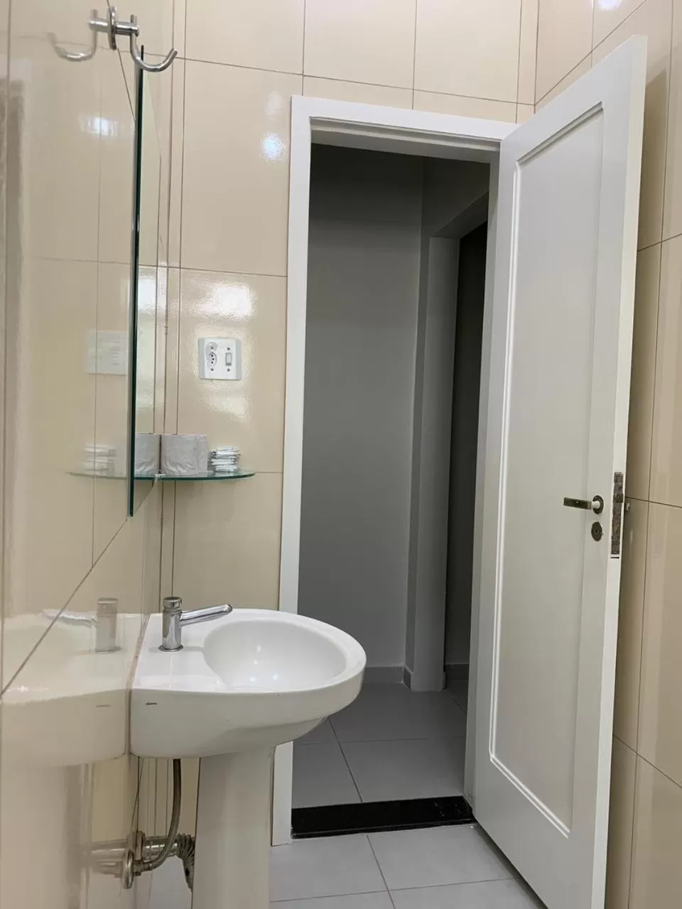 Bathroom in Hotel Neon - próximo a 25 de março, Bom Retiro e Brás, á 2min do mirante Sampa SKY e pista de skate Anhangabaú