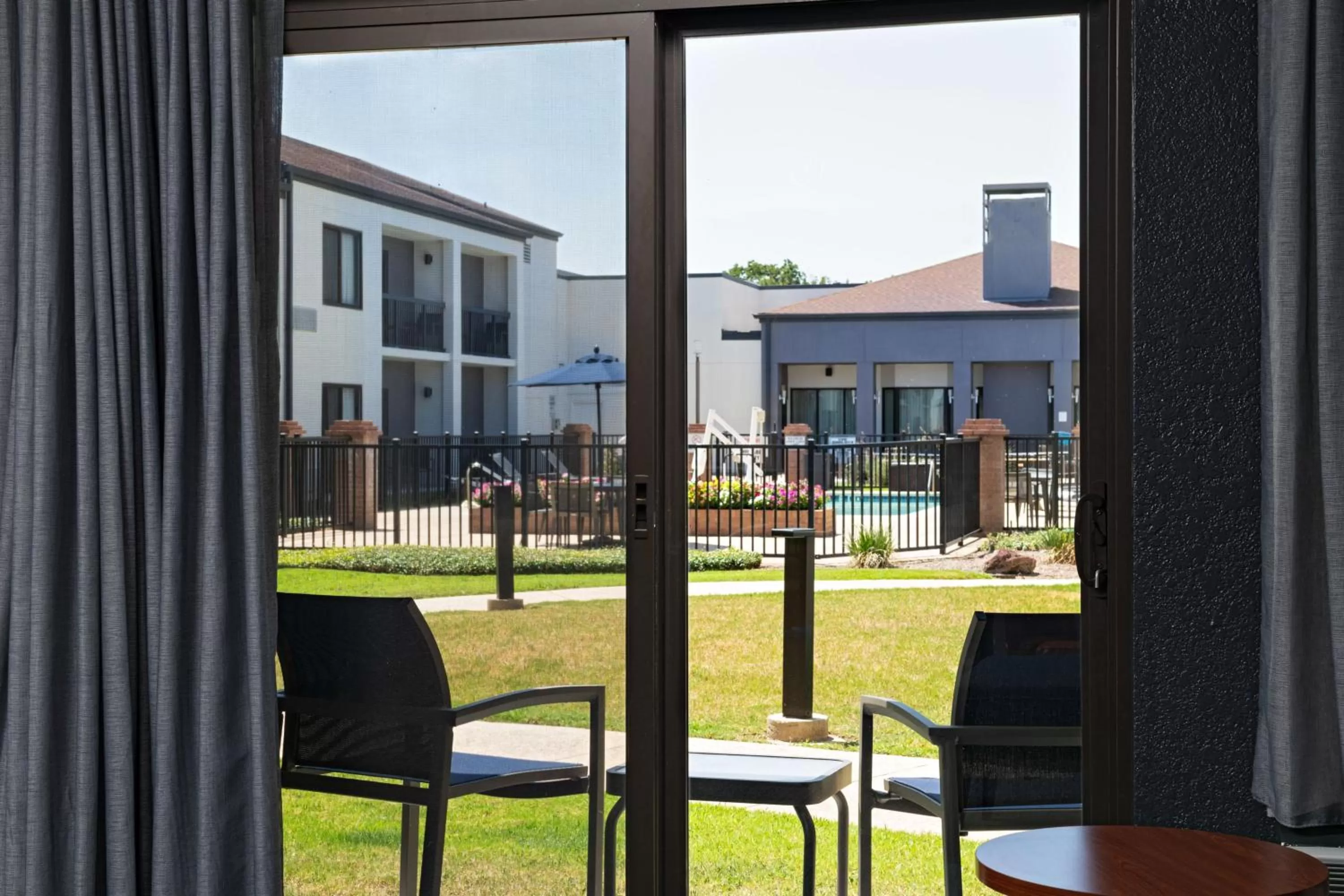 Bedroom in Courtyard Fort Worth University Drive