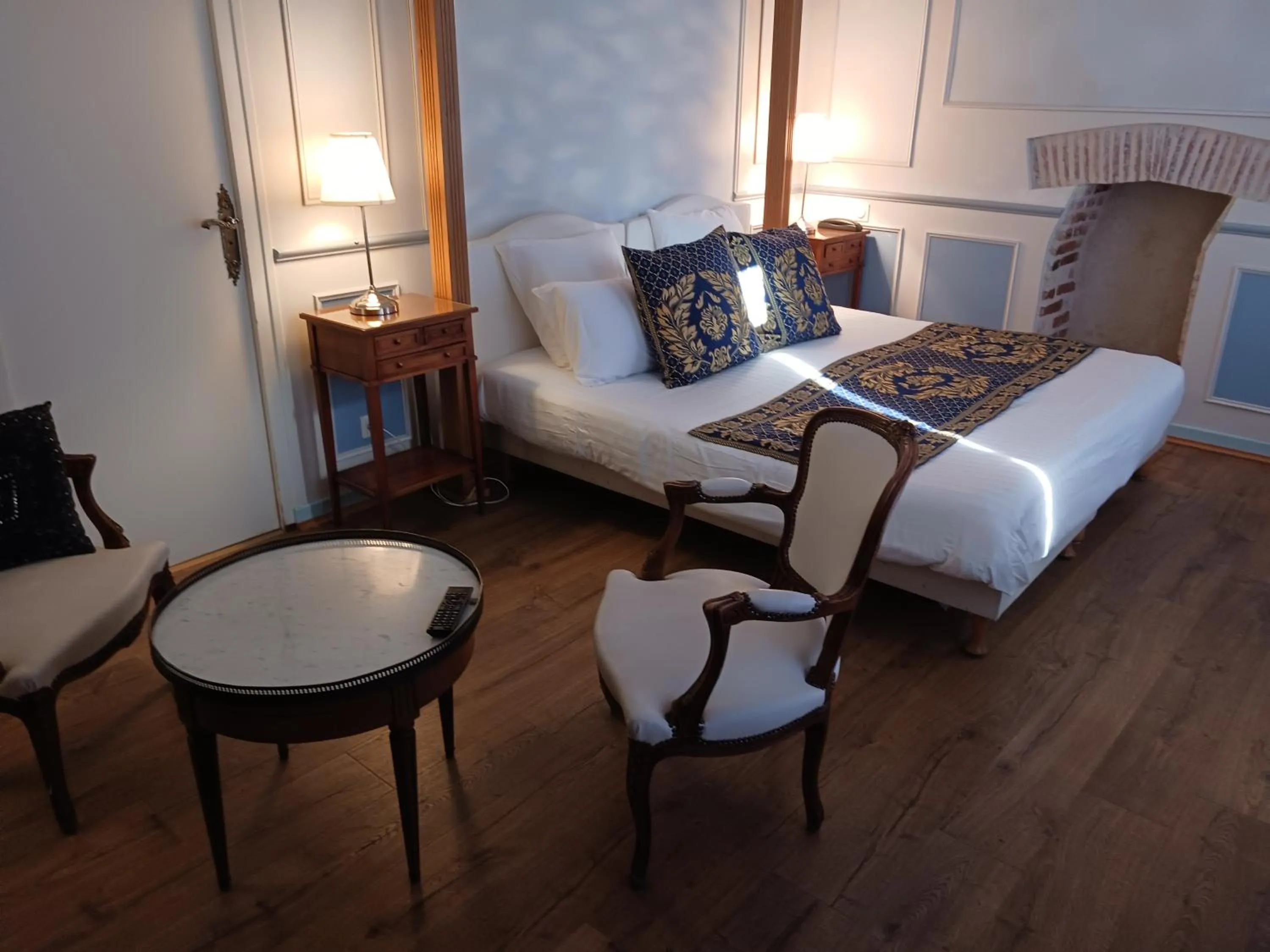 HOTEL LA COGNETTE A 25 Kilomètres de Châteauroux et 30 Kilomètres de Bourges