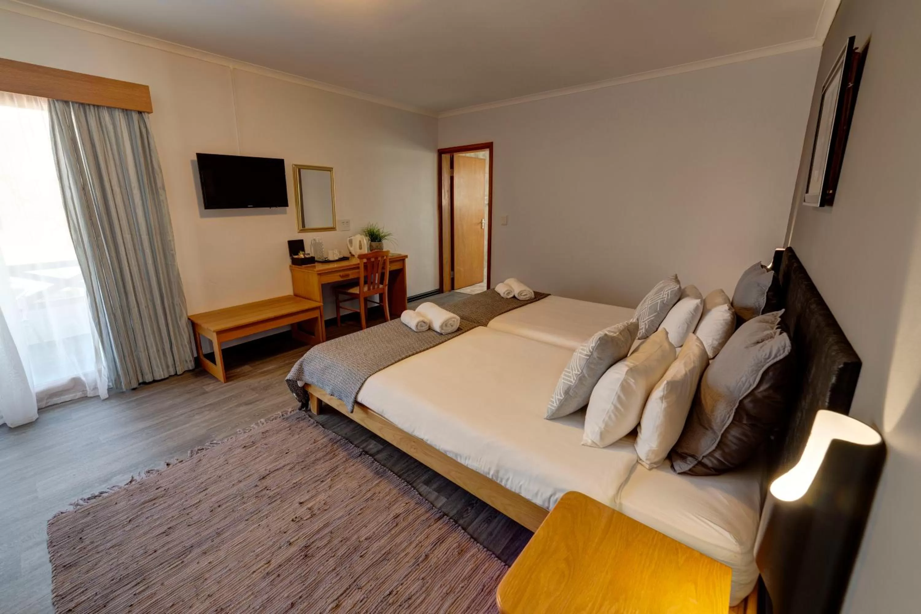 Photo of the whole room, Bed in Royal Sea Star Guesthouse