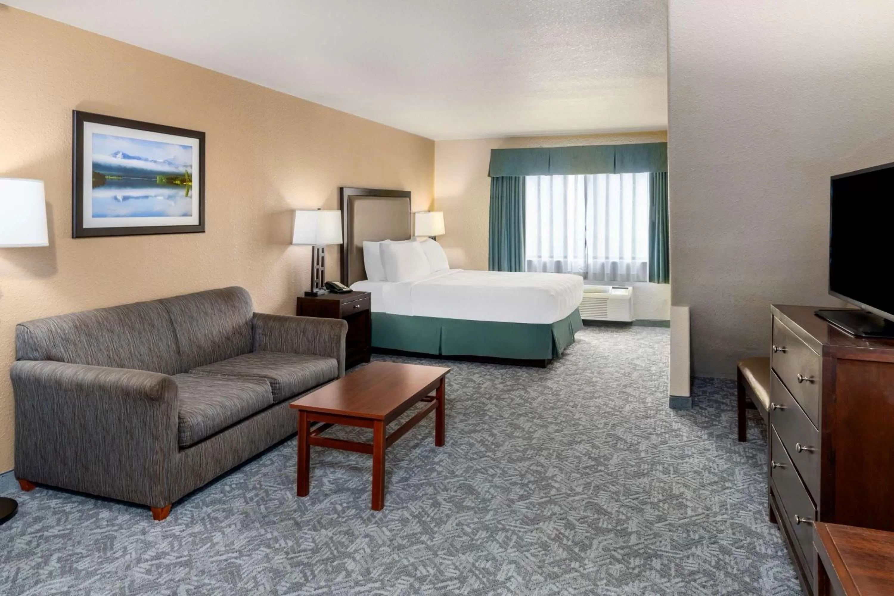 King Suite with Sofa Bed - Non-Smoking in Best Western Plus Eagle-Vail Valley