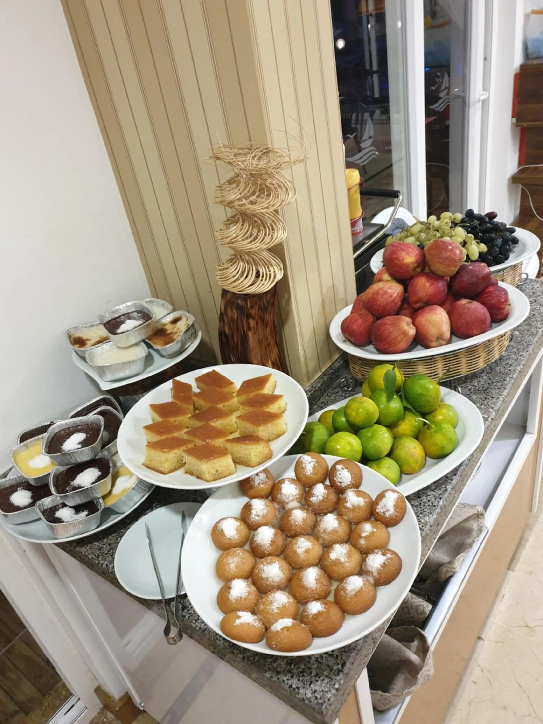 Food and drinks in Esperanza Hotel