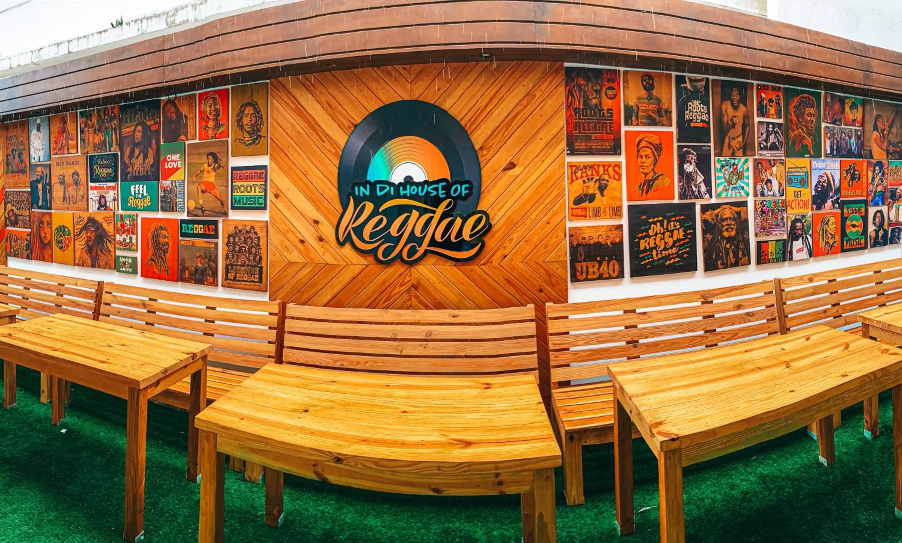 Restaurant/places to eat in In Di House of Reggae Boutique