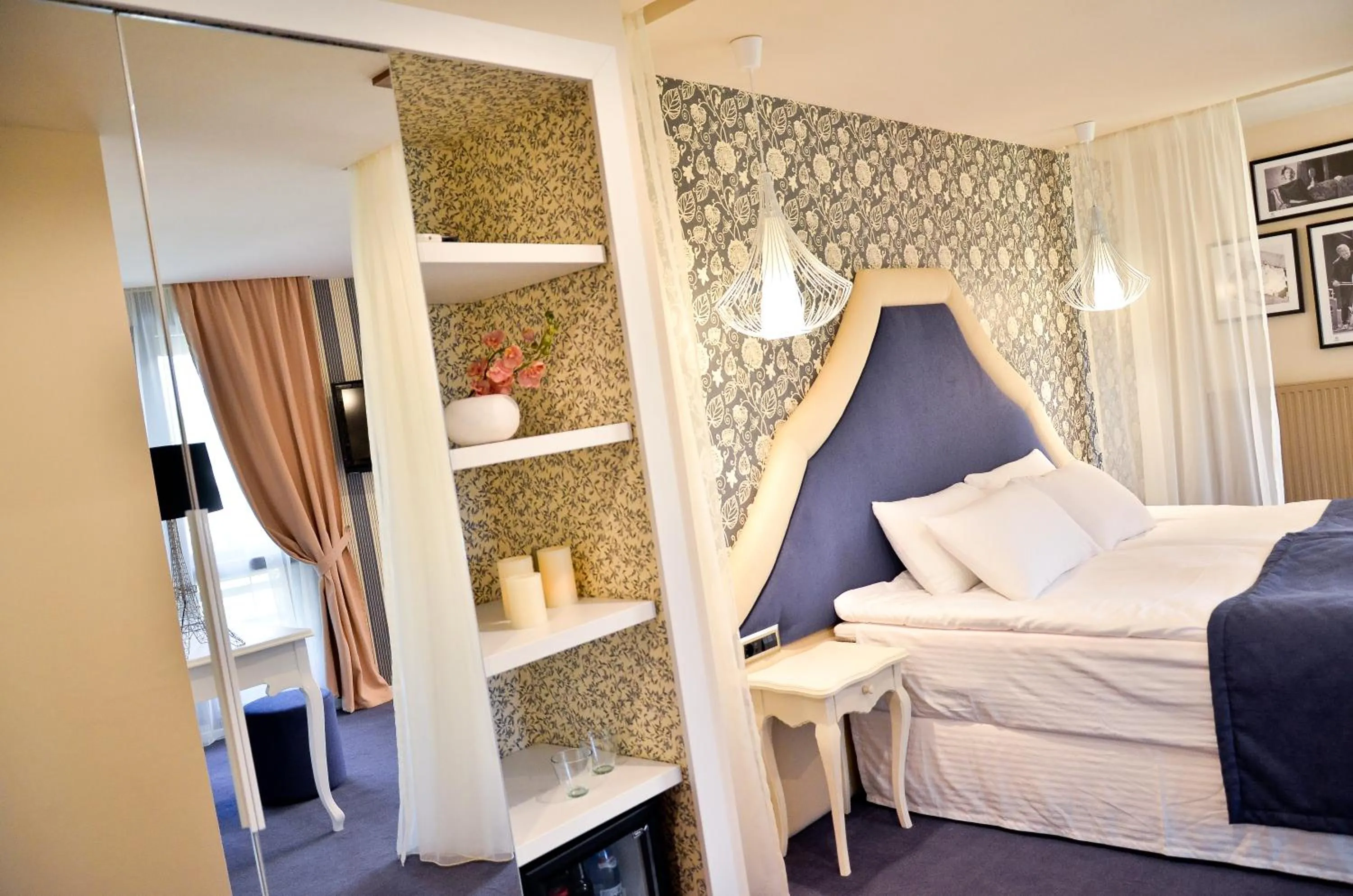 Photo of the whole room in Hotel Capitolina City Chic