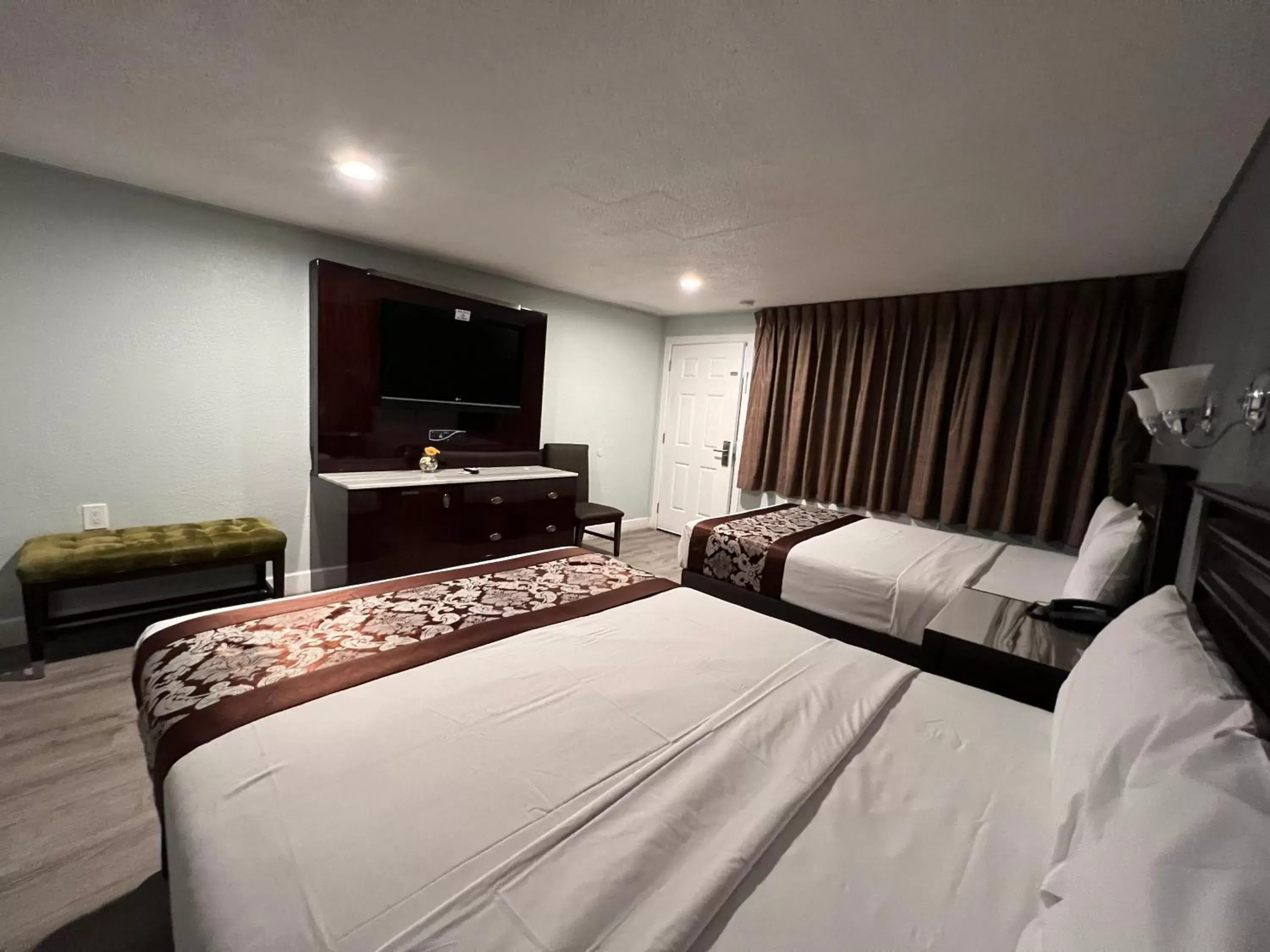 Deluxe Double Room in Relax Inn Deluxe Double Room in Relax Inn