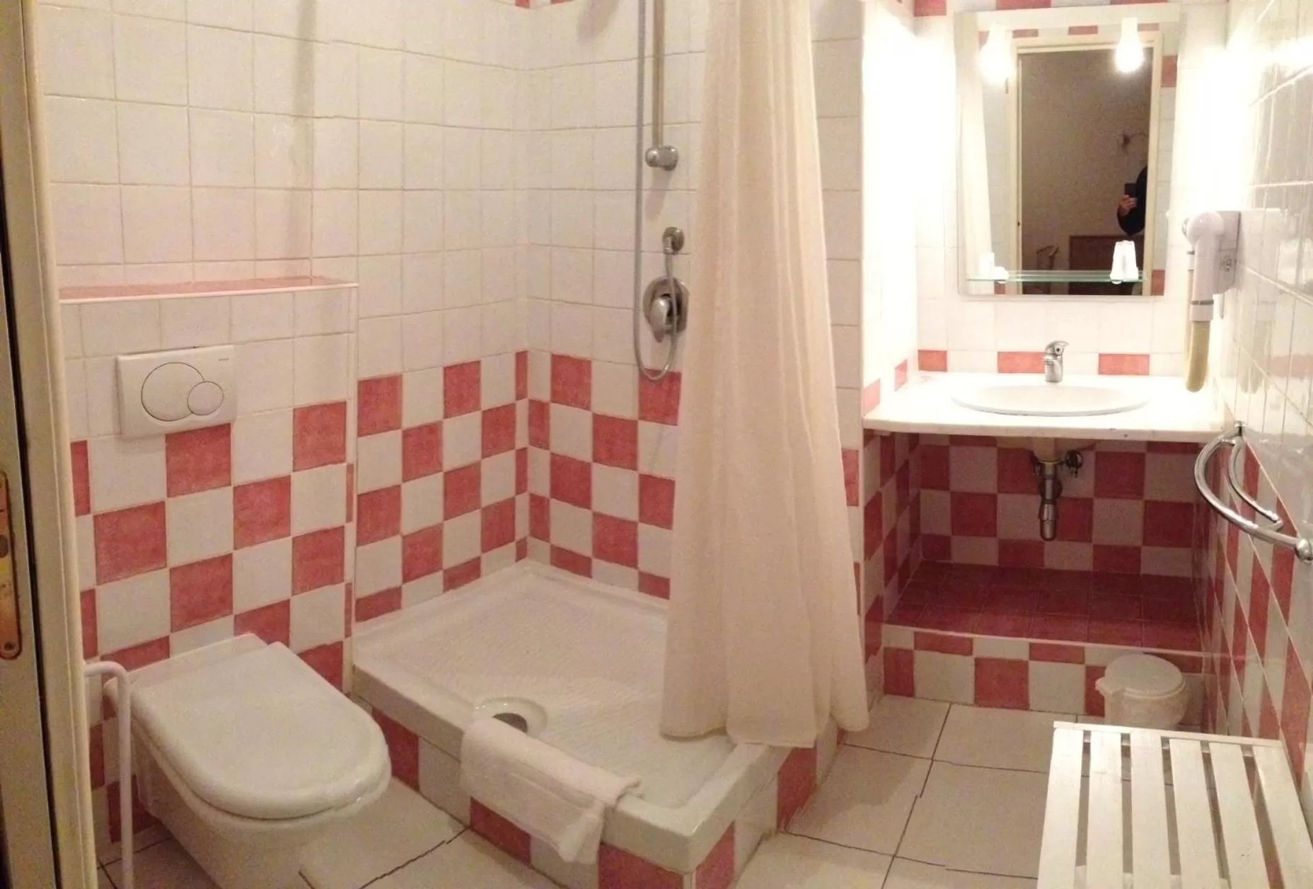 Shower in Auberge les Oliviers