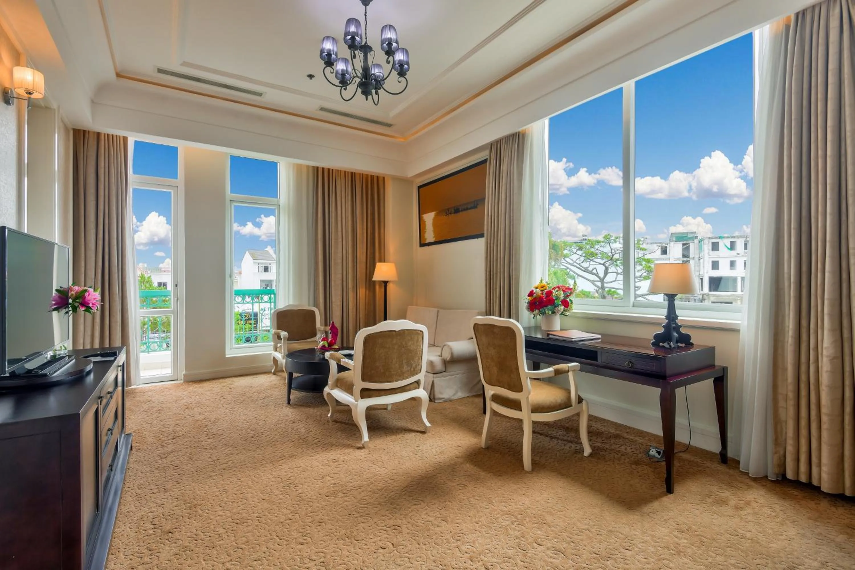 Executive Suite with City View in La Sapinette Hotel