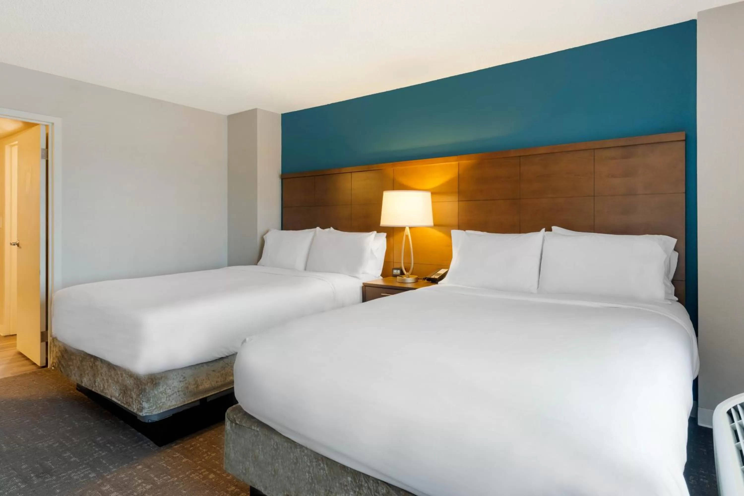 Bed in Staybridge Suites Orlando Royale Parc Suites by IHG