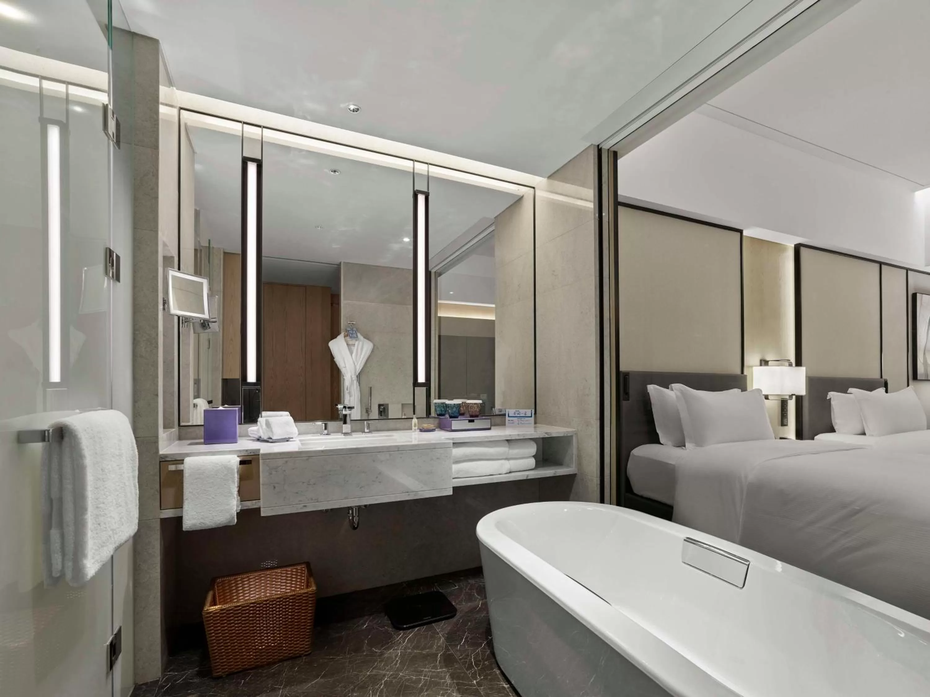Bathroom, Bed in Hilton Foshan Shunde
