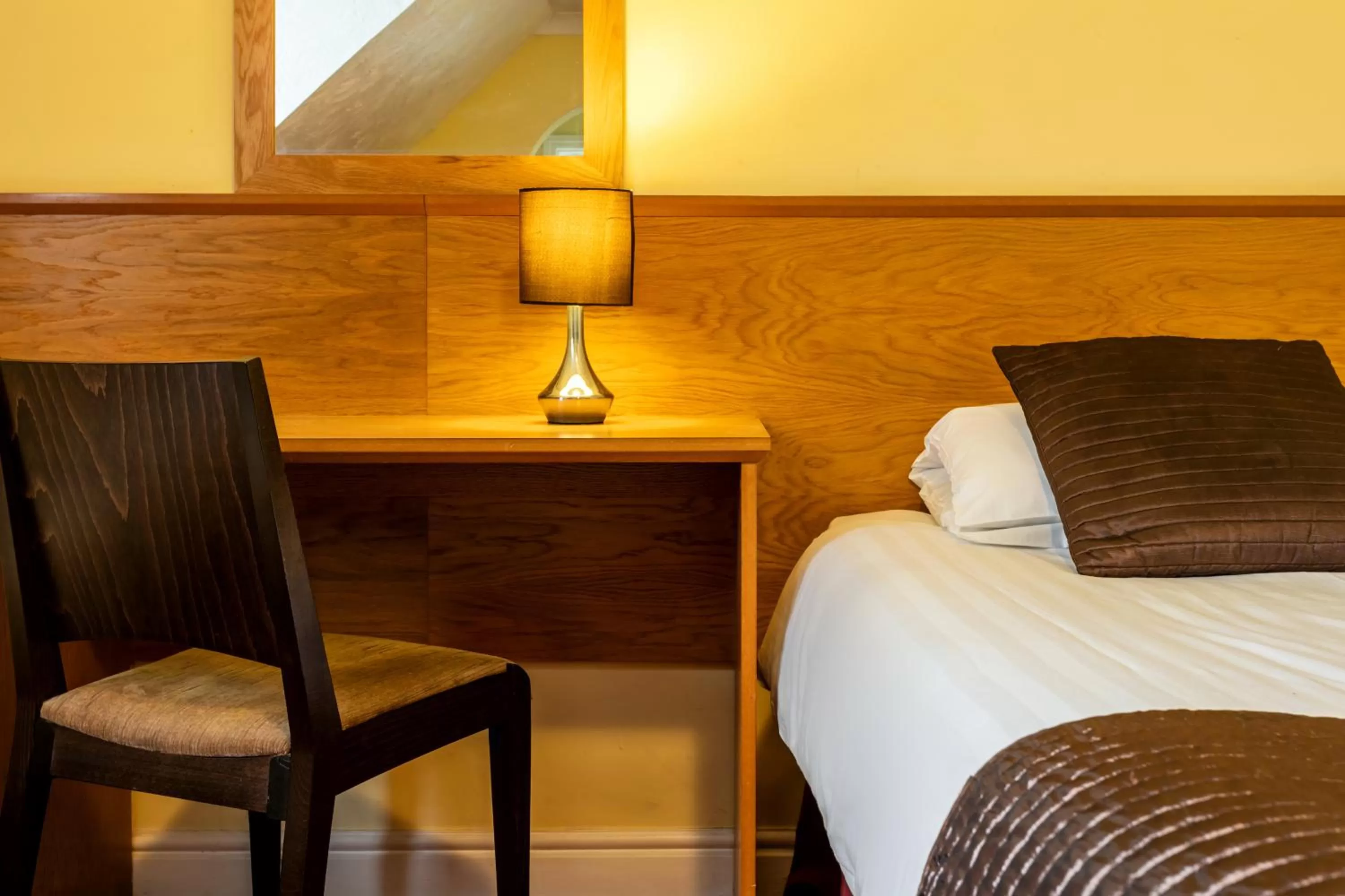 Bedroom, Bed in Roydon Marina Village Hotel