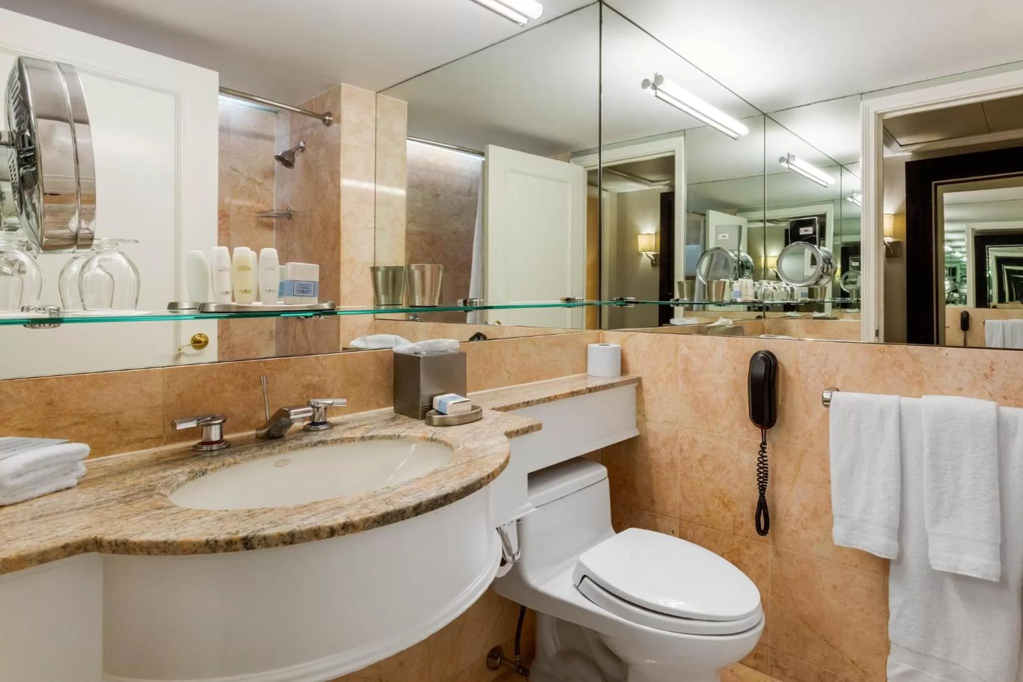 Facade/entrance in Omni Berkshire Place