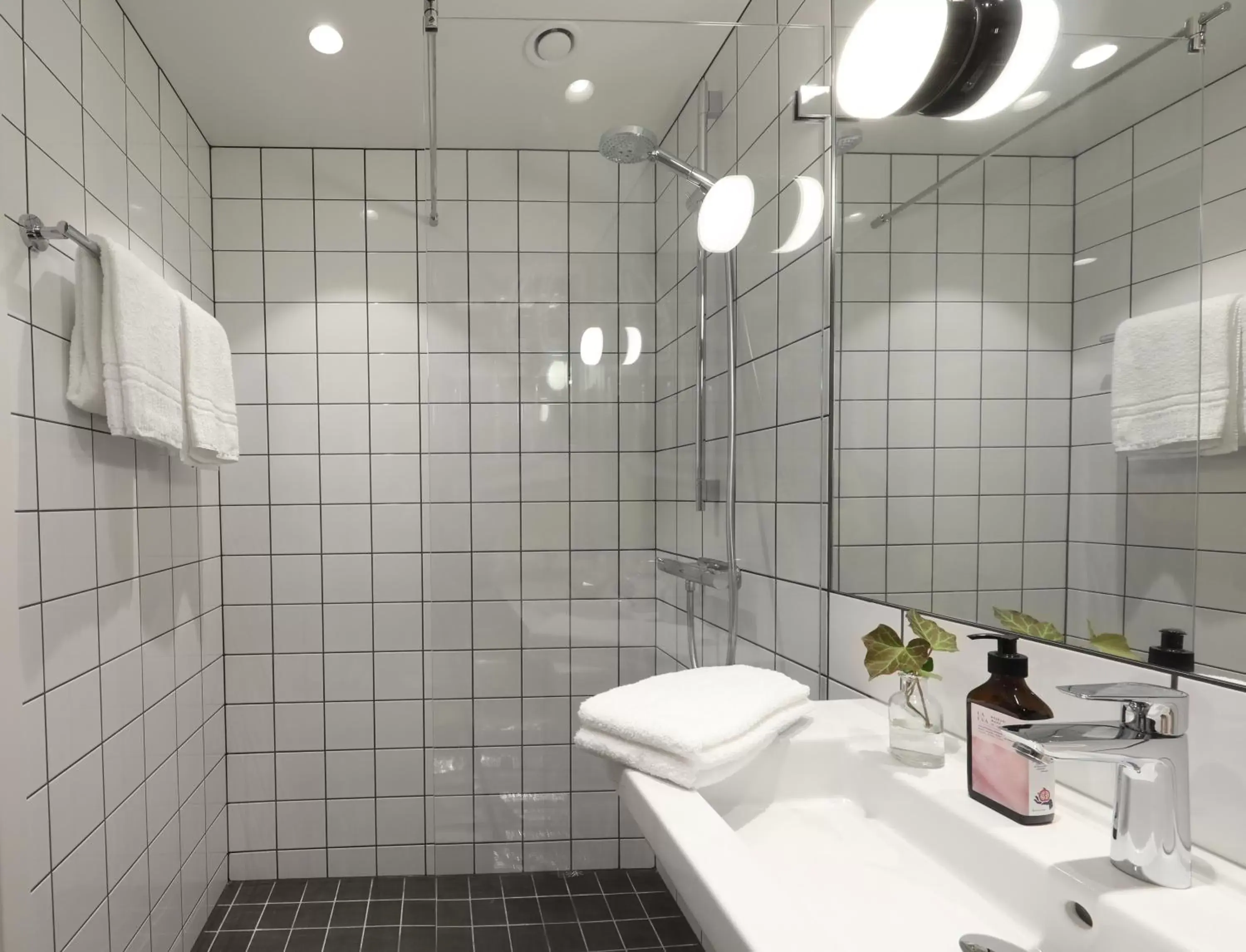 Standard Twin Room with Balcony - Pet Friendly/Non-Smoking in Ten Hotel BW Signature Collection Standard Twin Room with Balcony - Pet Friendly/Non-Smoking in Ten Hotel BW Signature Collection