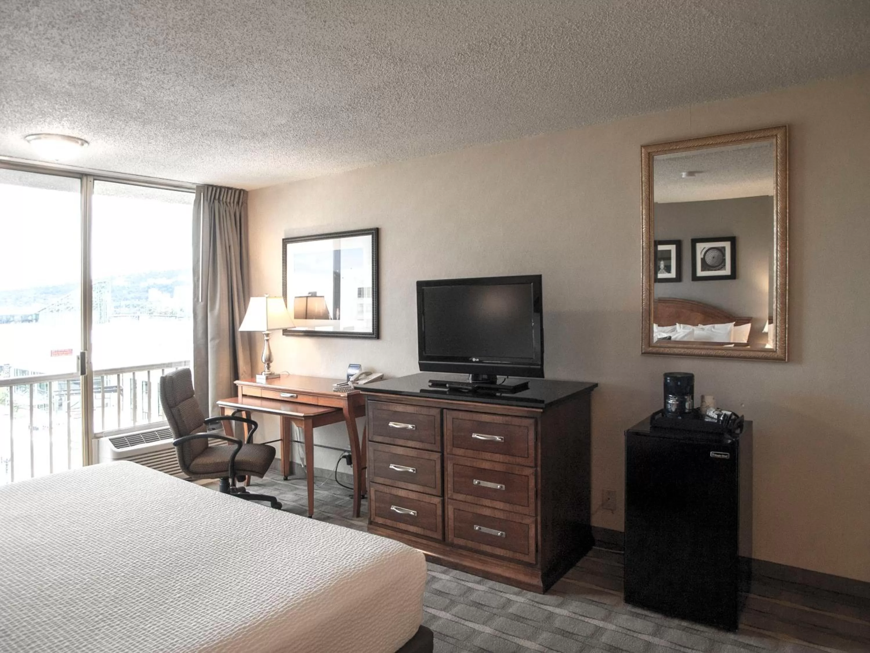 Coffee/tea facilities, Bed in Inn at the Convention Center