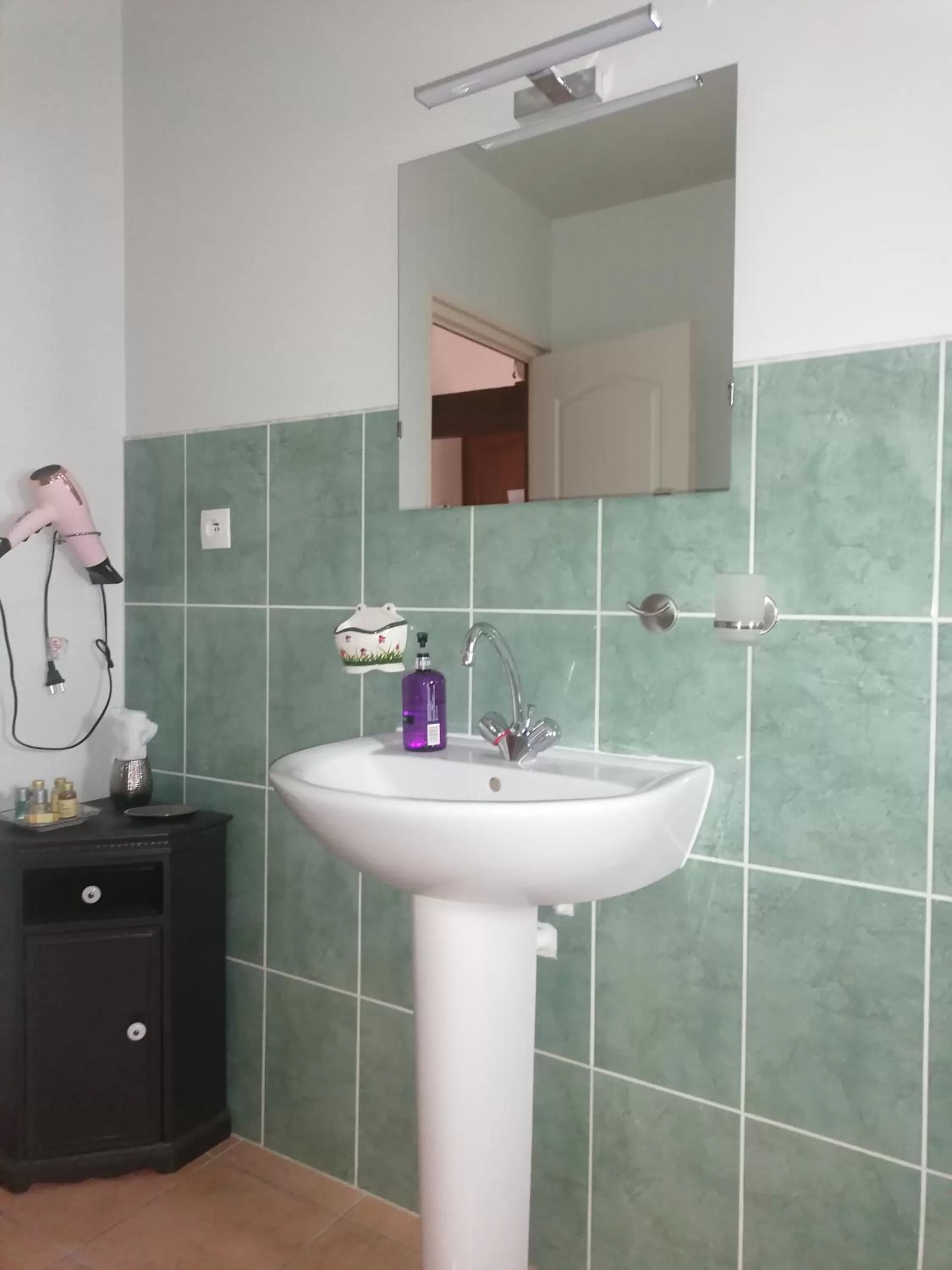 Bathroom in La Parisiere