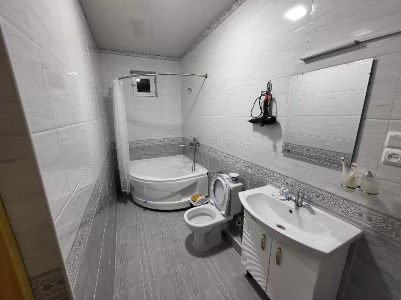 Bathroom in Ulli Oy Hotel & Terasse