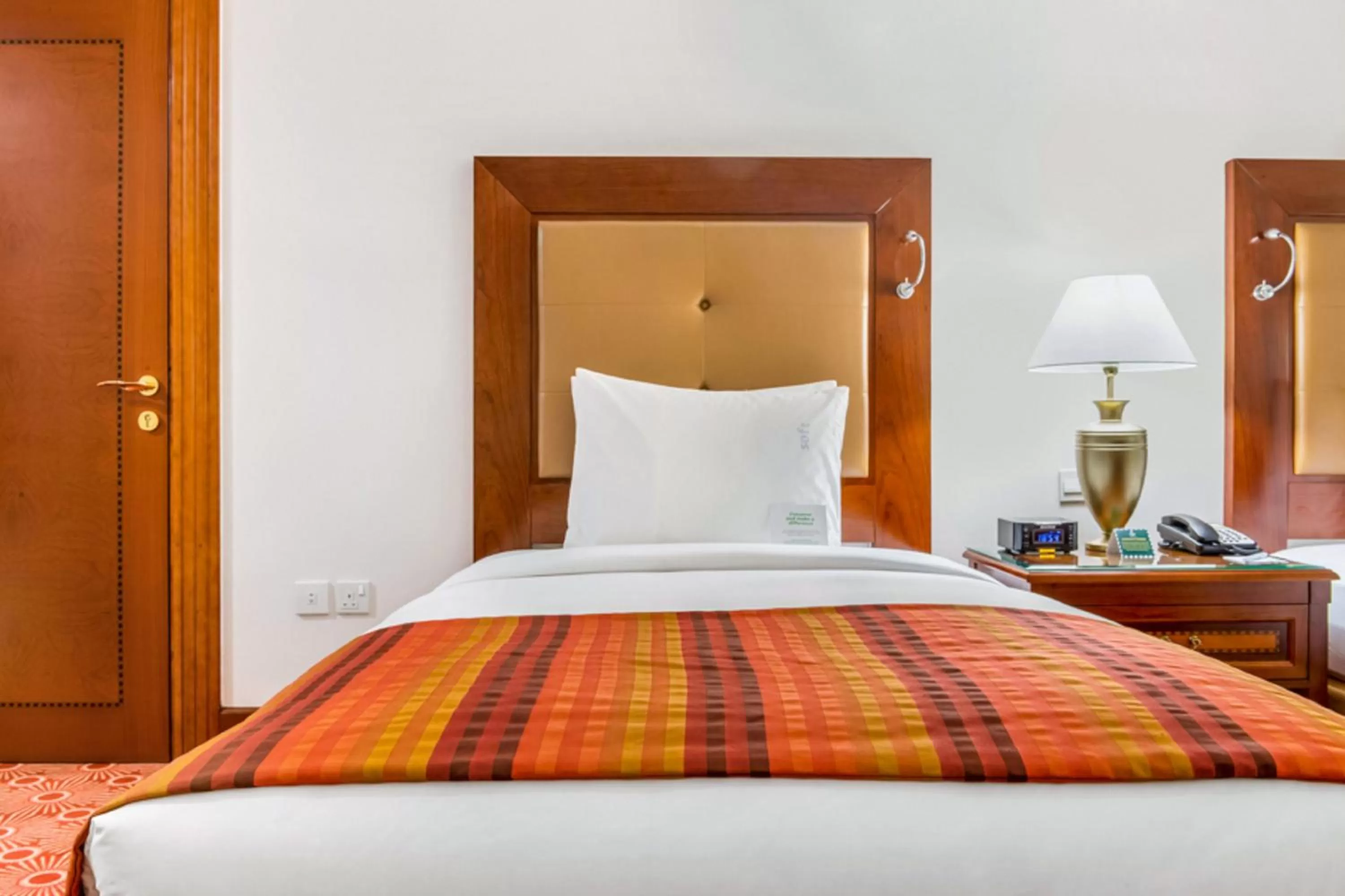 Bed in Sunday Hotel Holiday international Dubai