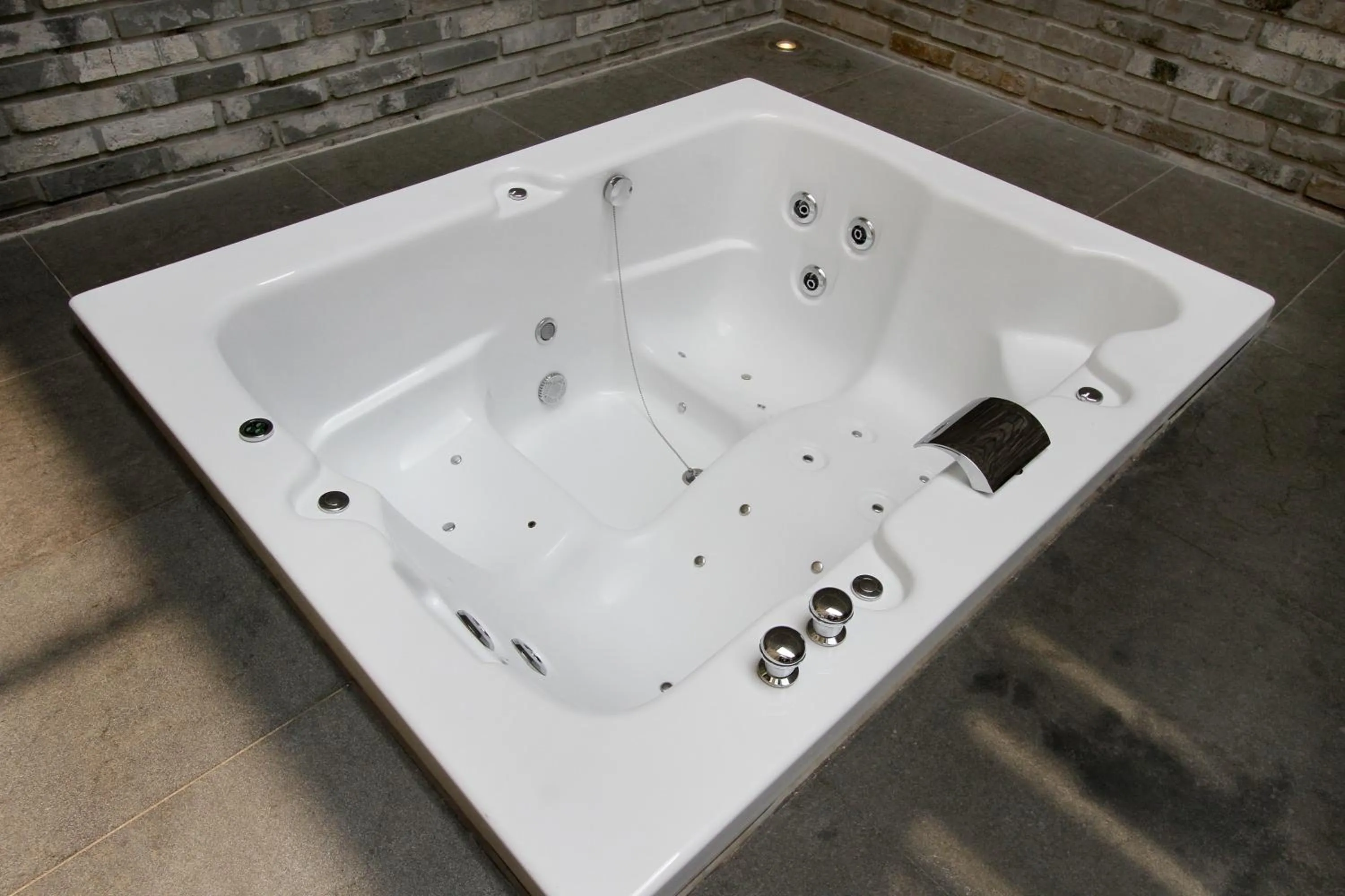 Hot Tub in Boutique Hotel Loft