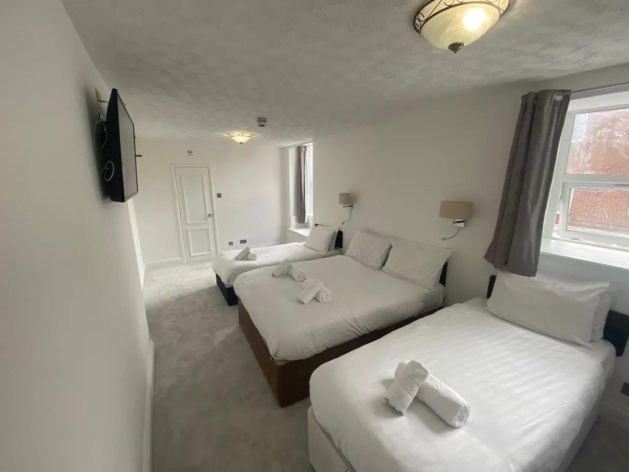 TV and multimedia, Bed in The Fairhaven Hotel