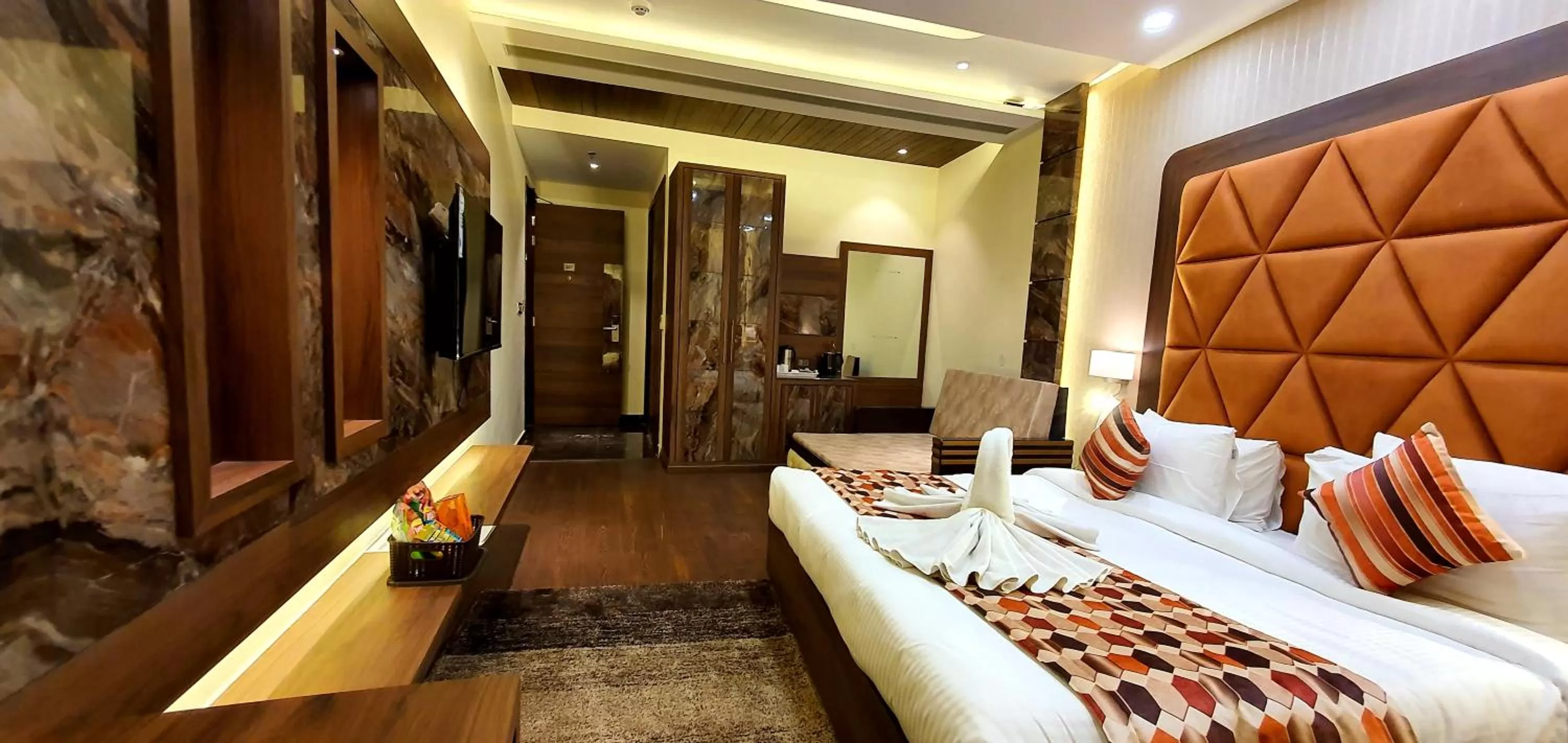 Bed in Hotel Makhan Residency