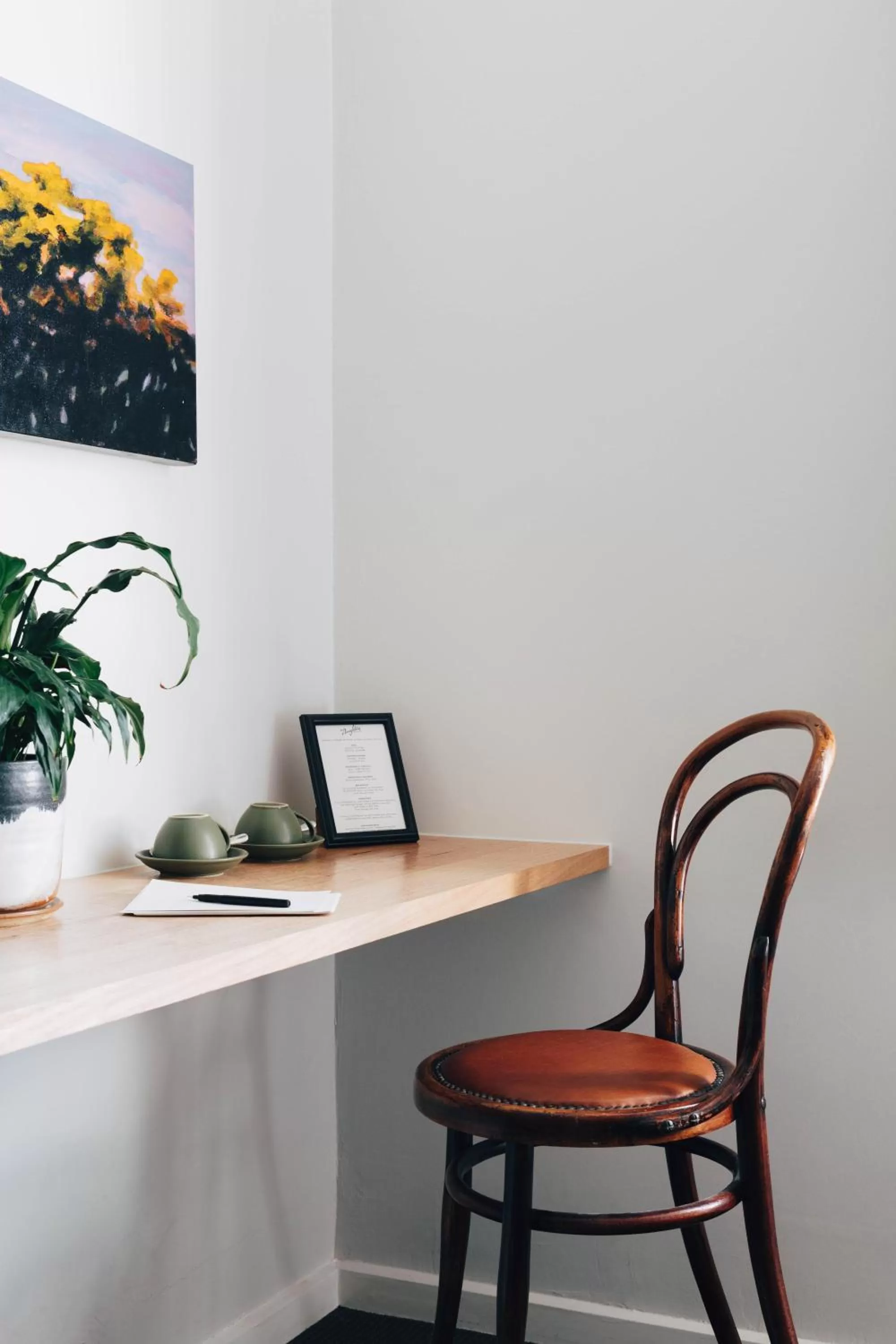 Queen Room in Naughtons Hotel