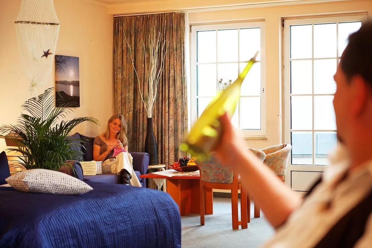 Living room, Bed in Rheinhotel Vier Jahreszeiten Bad Breisig