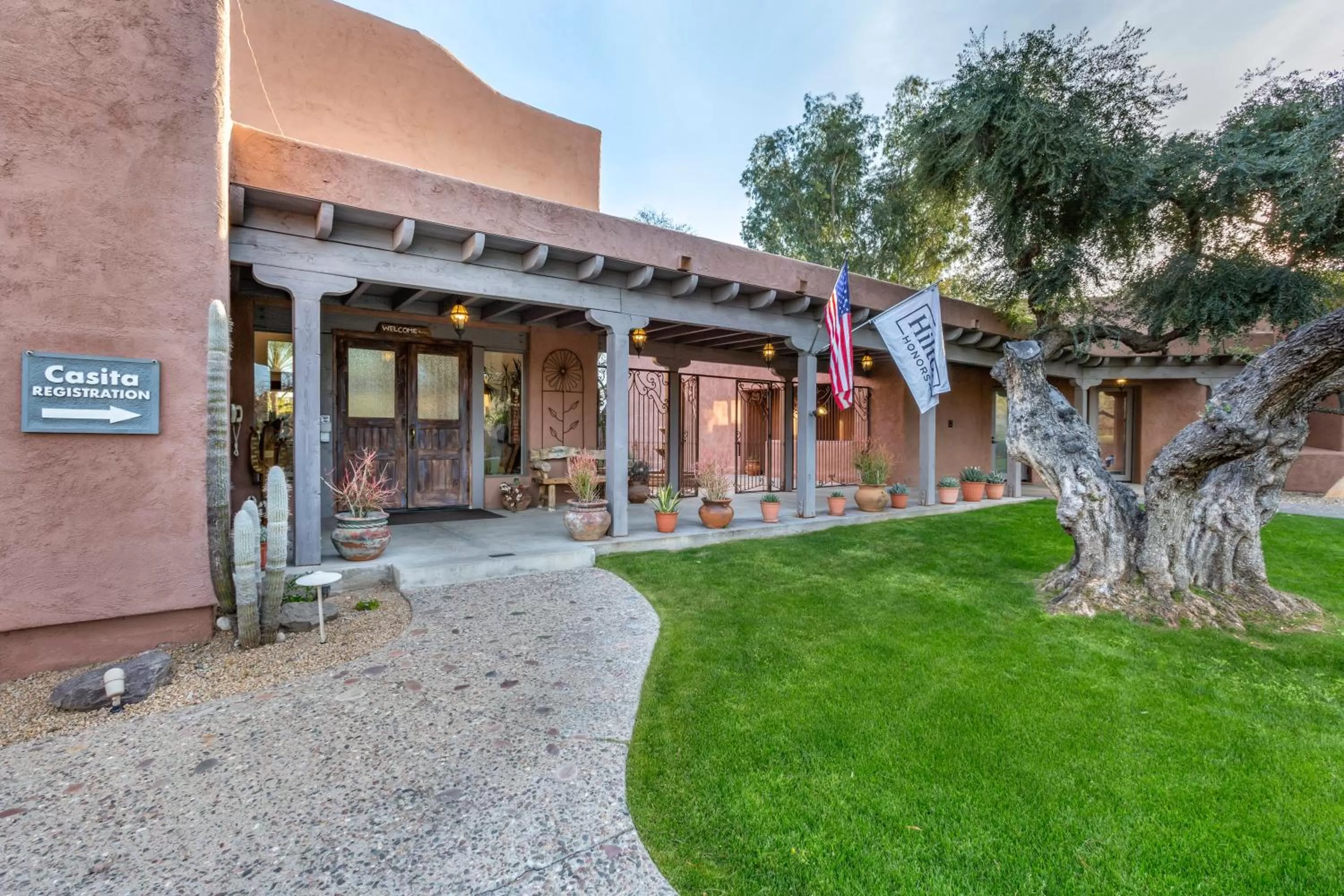 Facade/entrance in Hilton Vacation Club Rancho Manana