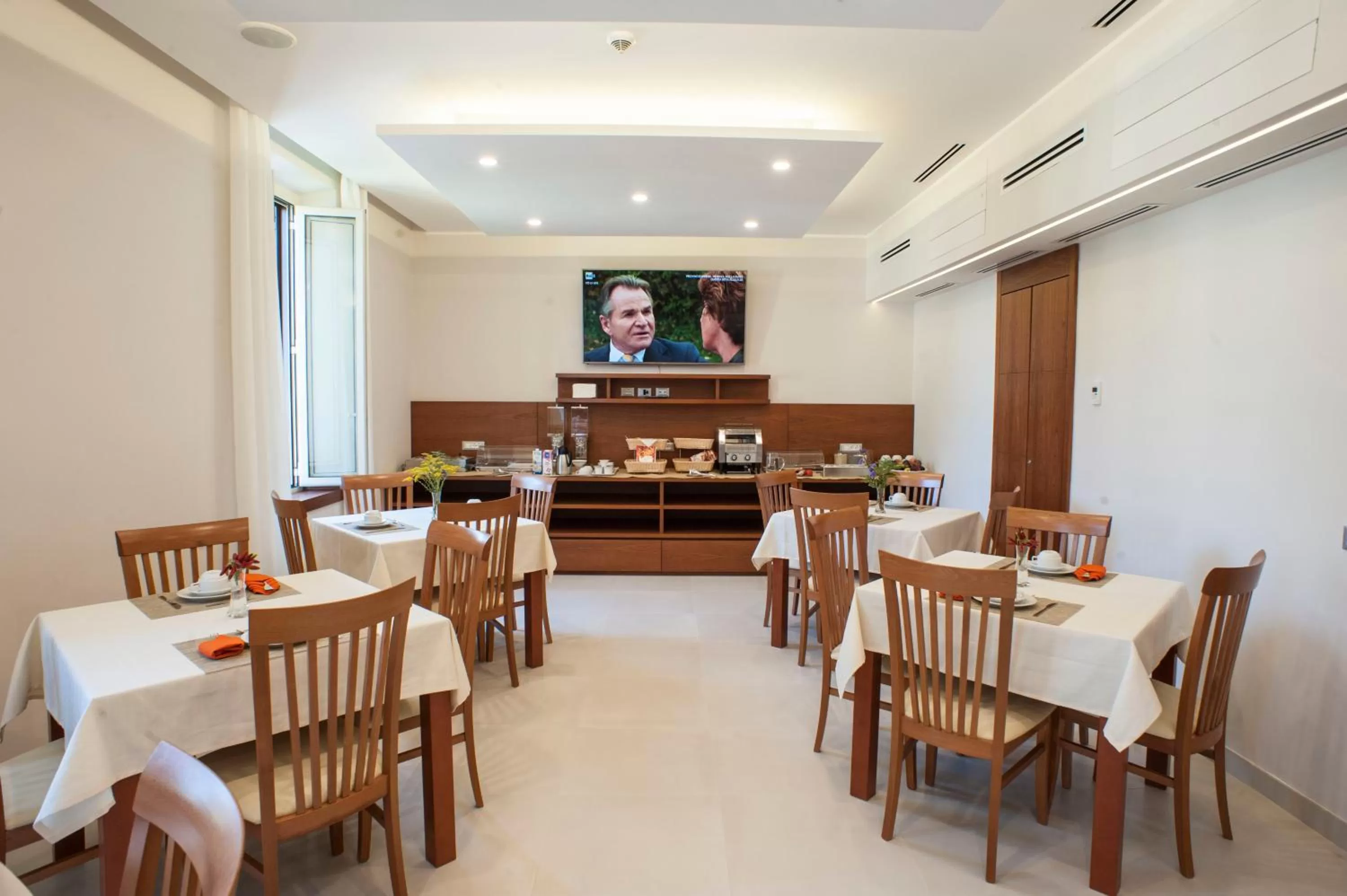 Buffet breakfast in Villa Angelina