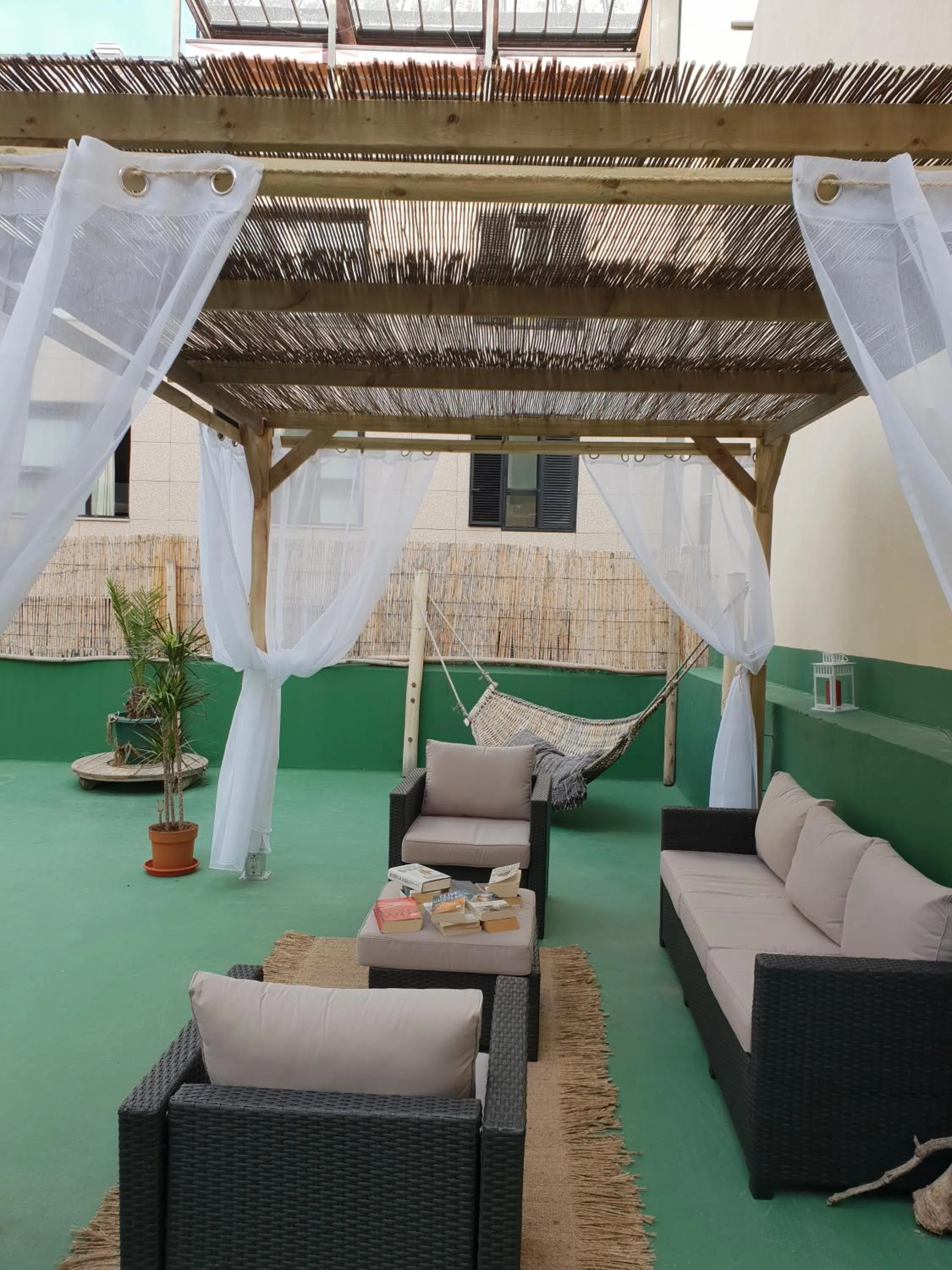 Patio in Cactus Host