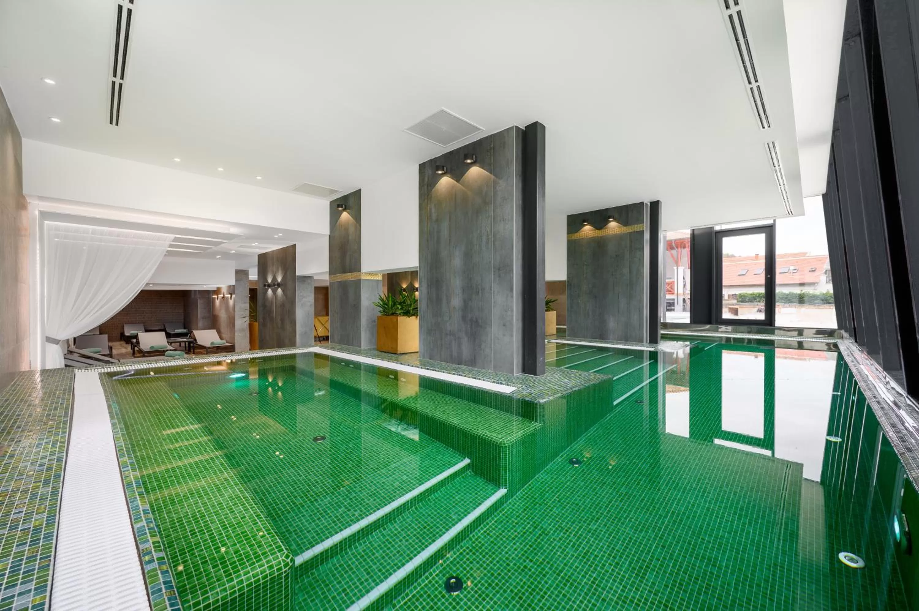 Swimming pool in Mercure Tokaj Center