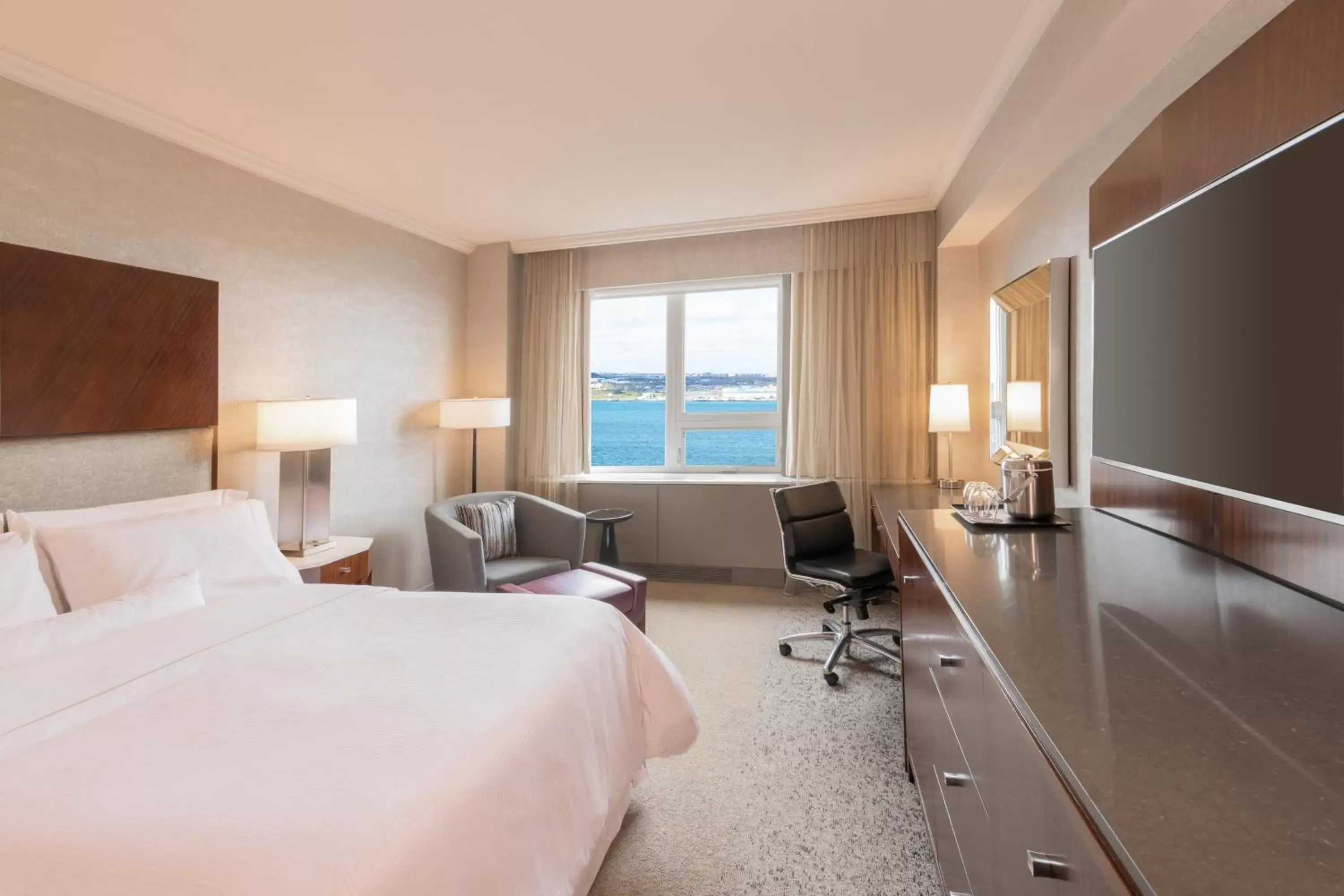 Premium, Guest room, 1 Queen, Harbor view in The Westin Nova Scotian Premium, Guest room, 1 Queen, Harbor view in The Westin Nova Scotian