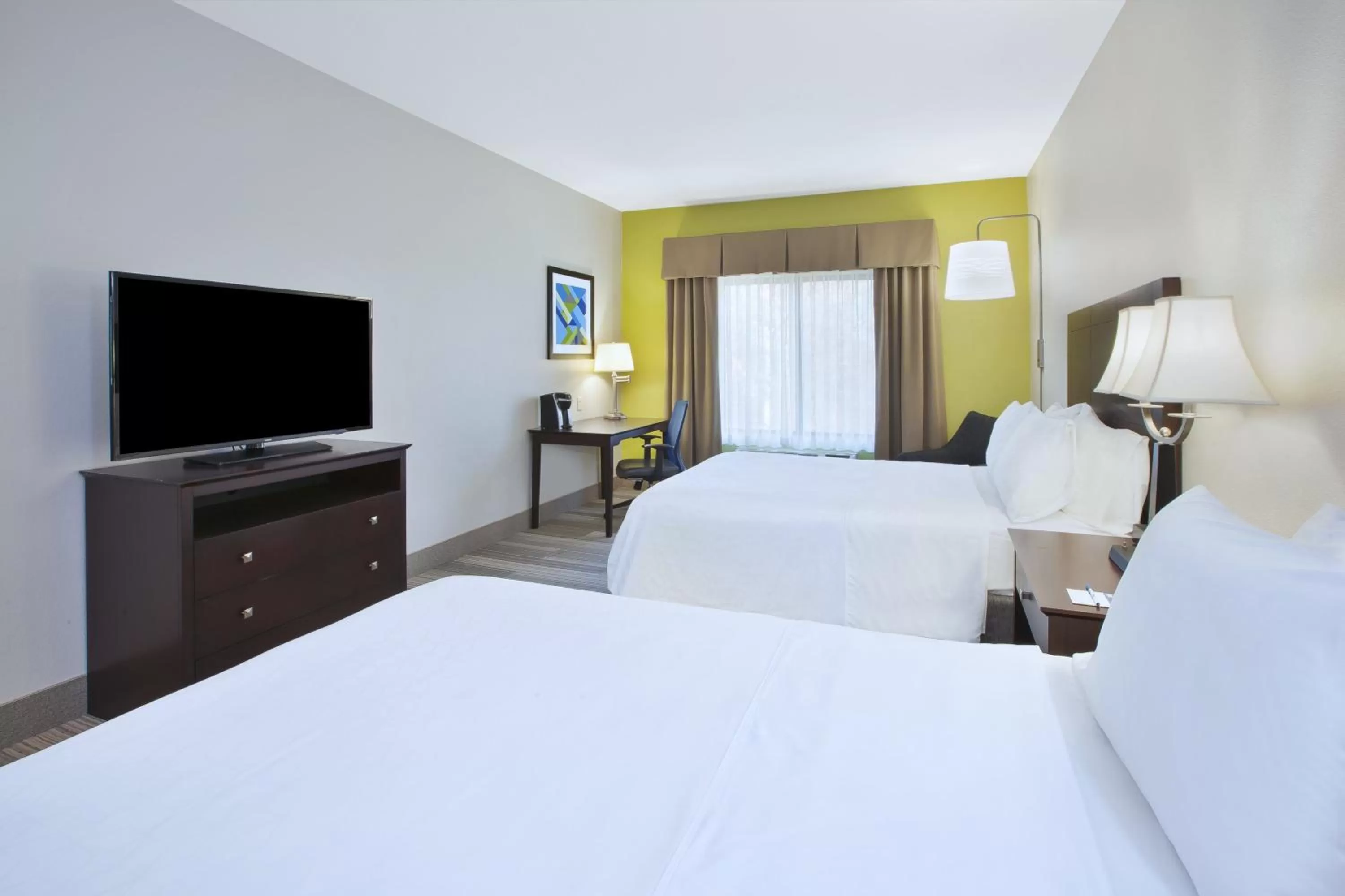 Photo of the whole room, Bed in Holiday Inn Express Niles by IHG