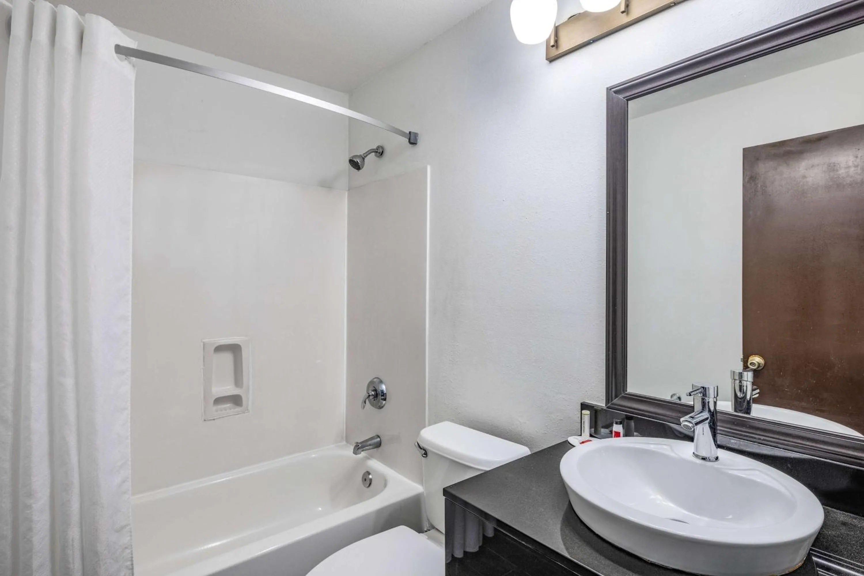 TV and multimedia in Super 8 by Wyndham Pensacola